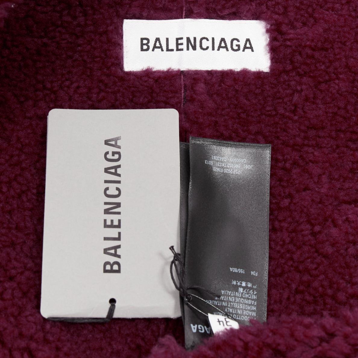 BALENCIAGA Demna 2020 bordeaux logo shearling cocooner veste Bombardier FR34 XS en vente 4