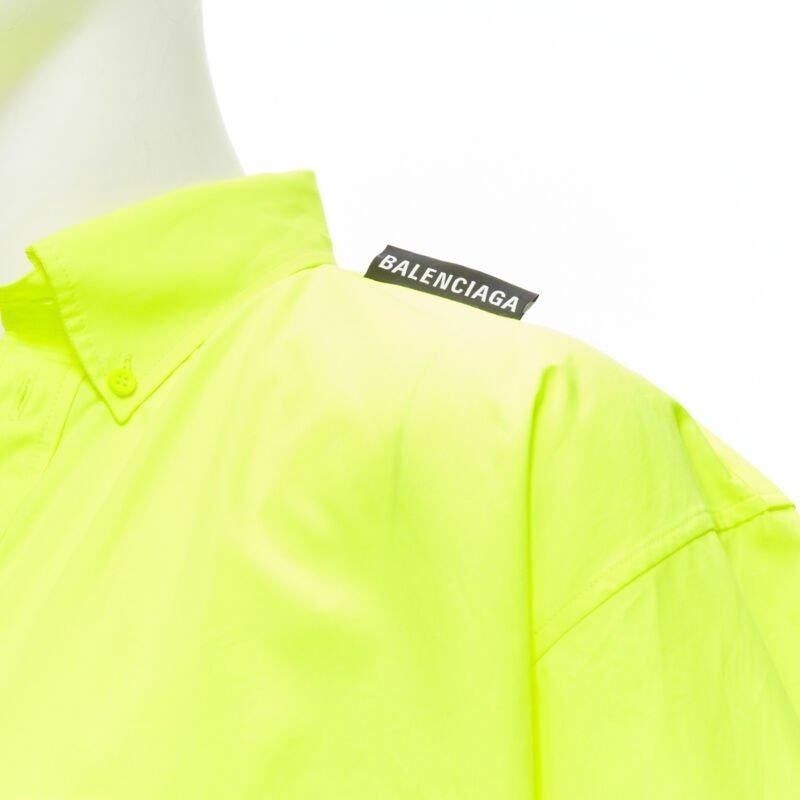 BALENCIAGA Demna 2020 neon yellow shoulder tag boxy oversized shirt EU37 XS
Reference: TGAS/C01403
Brand: Balenciaga
Designer: Demna
Model: 621898
Collection: 2020
Material: Cotton
Color: Neon Yellow
Pattern: Solid
Closure: Button
Extra Details:
