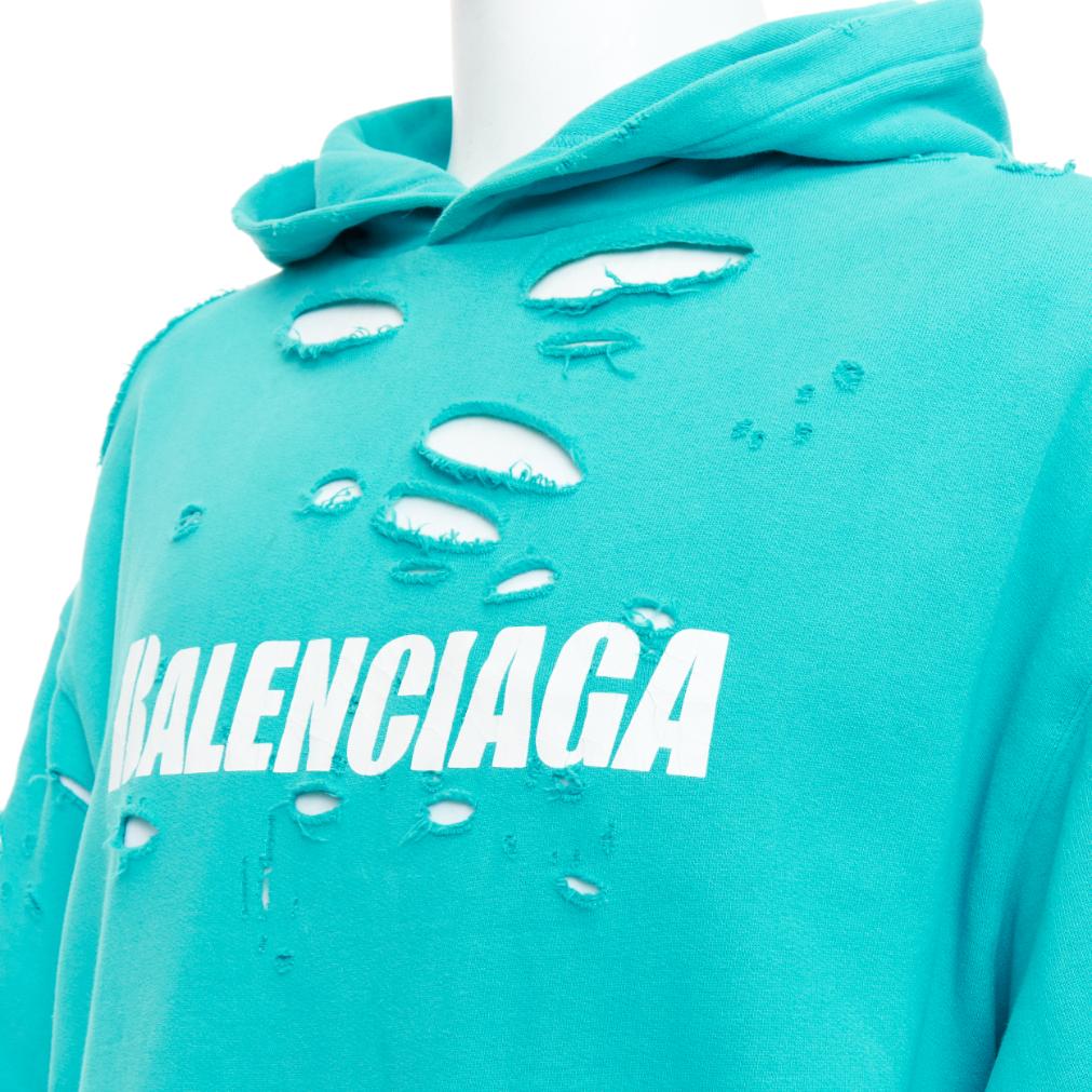 BALENCIAGA Demna 2020 teal destroyed ripped layered logo hoodie S
Reference: JACG/A00252
Brand: Balenciaga
Designer: Demna
Collection: 2020
Material: Cotton
Color: Blue, Green
Pattern: Solid
Closure: Pullover
Lining: White Fabric
Made in: