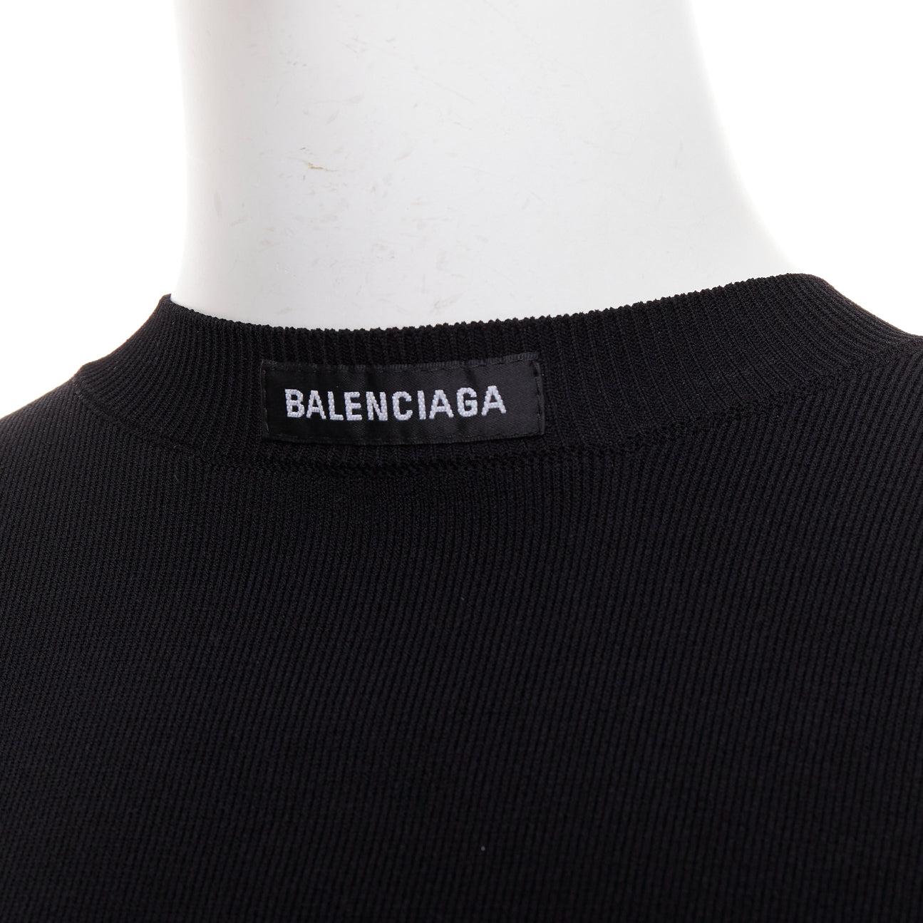 BALENCIAGA Demna 2021 black logo collar long sleeve crew neck pullover top S
Reference: LNKO/A02601
Brand: Balenciaga
Designer: Demna
Collection: 2021
Material: Viscose, Blend
Color: Black, White
Pattern: Solid
Closure: Pullover
Made in: