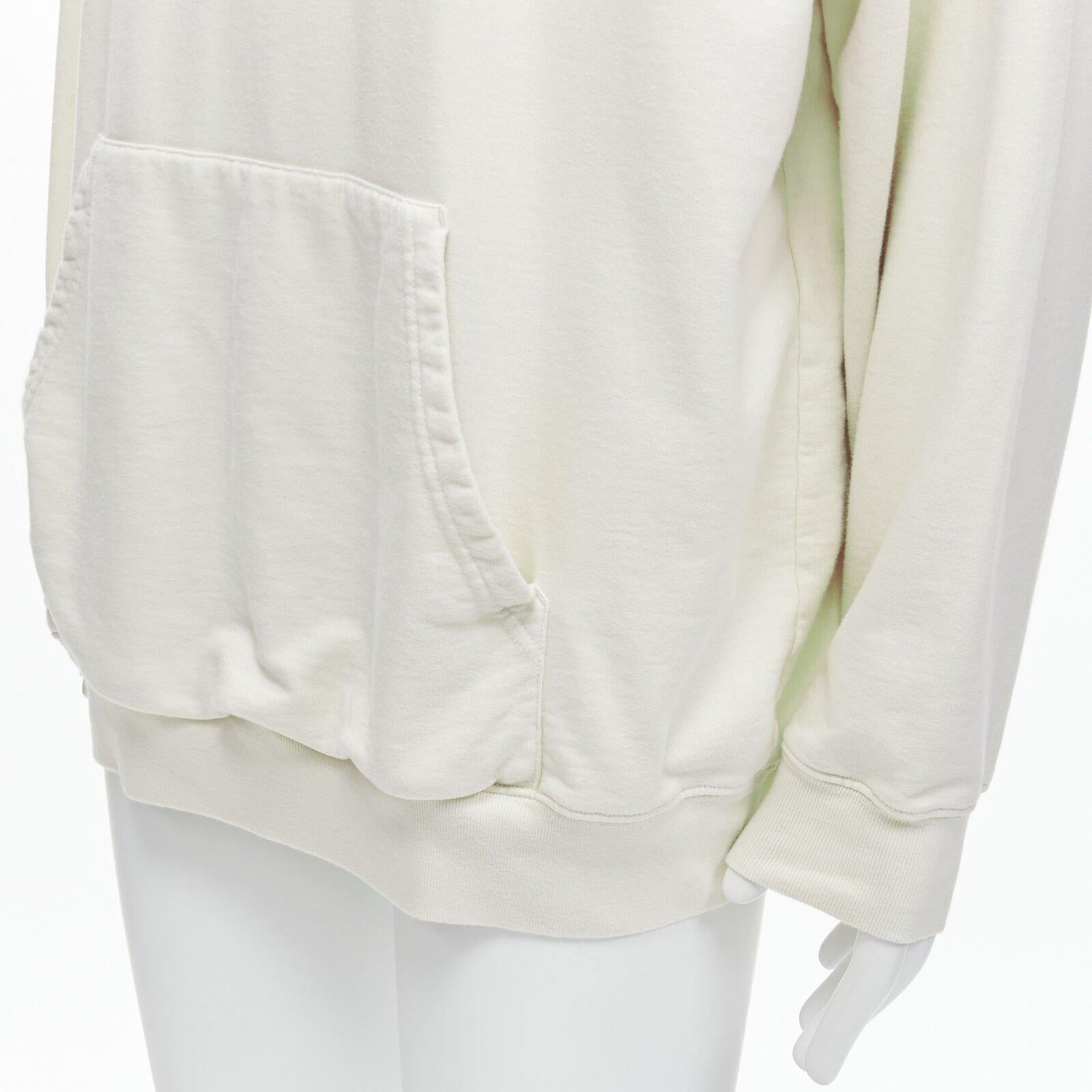 BALENCIAGA Demna 2021 Felpa con cappuccio oversize in cotone ecru con ricamo logo L in vendita 2