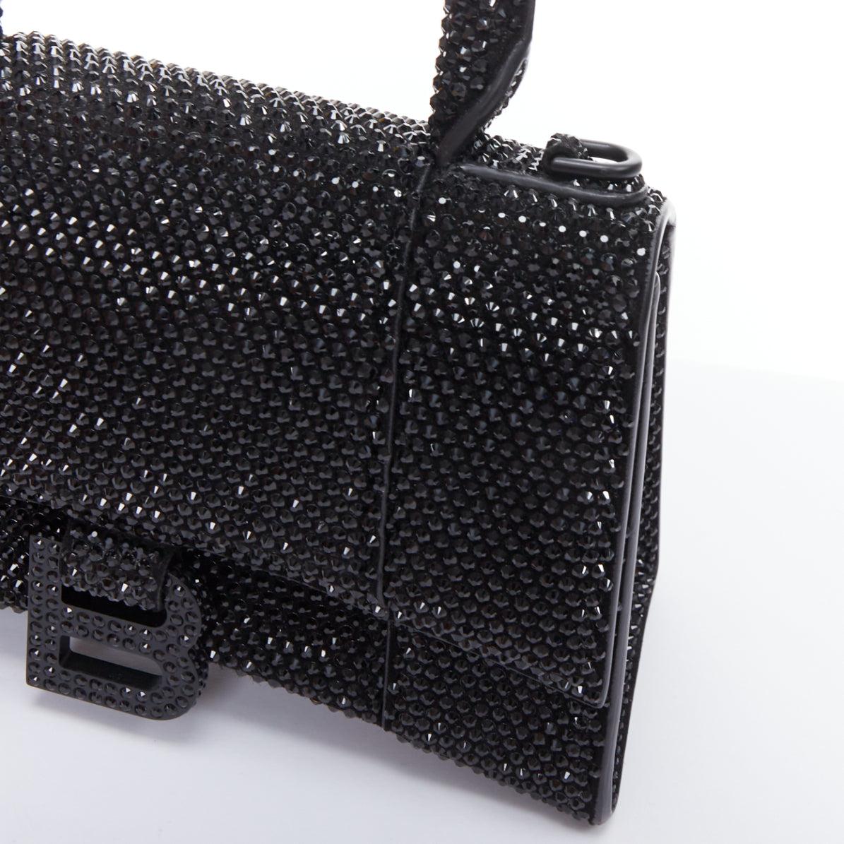 BALENCIAGA Demna Sanduhr XS Crossbody Bag aus schwarzem Strass-Kristallleder im Angebot 3