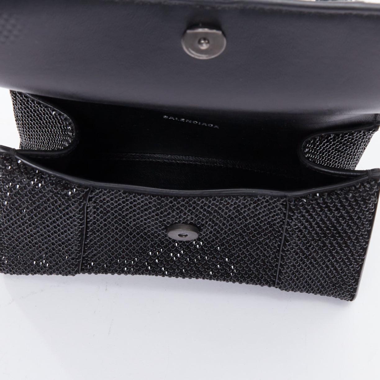 BALENCIAGA Demna Sanduhr XS Crossbody Bag aus schwarzem Strass-Kristallleder im Angebot 4