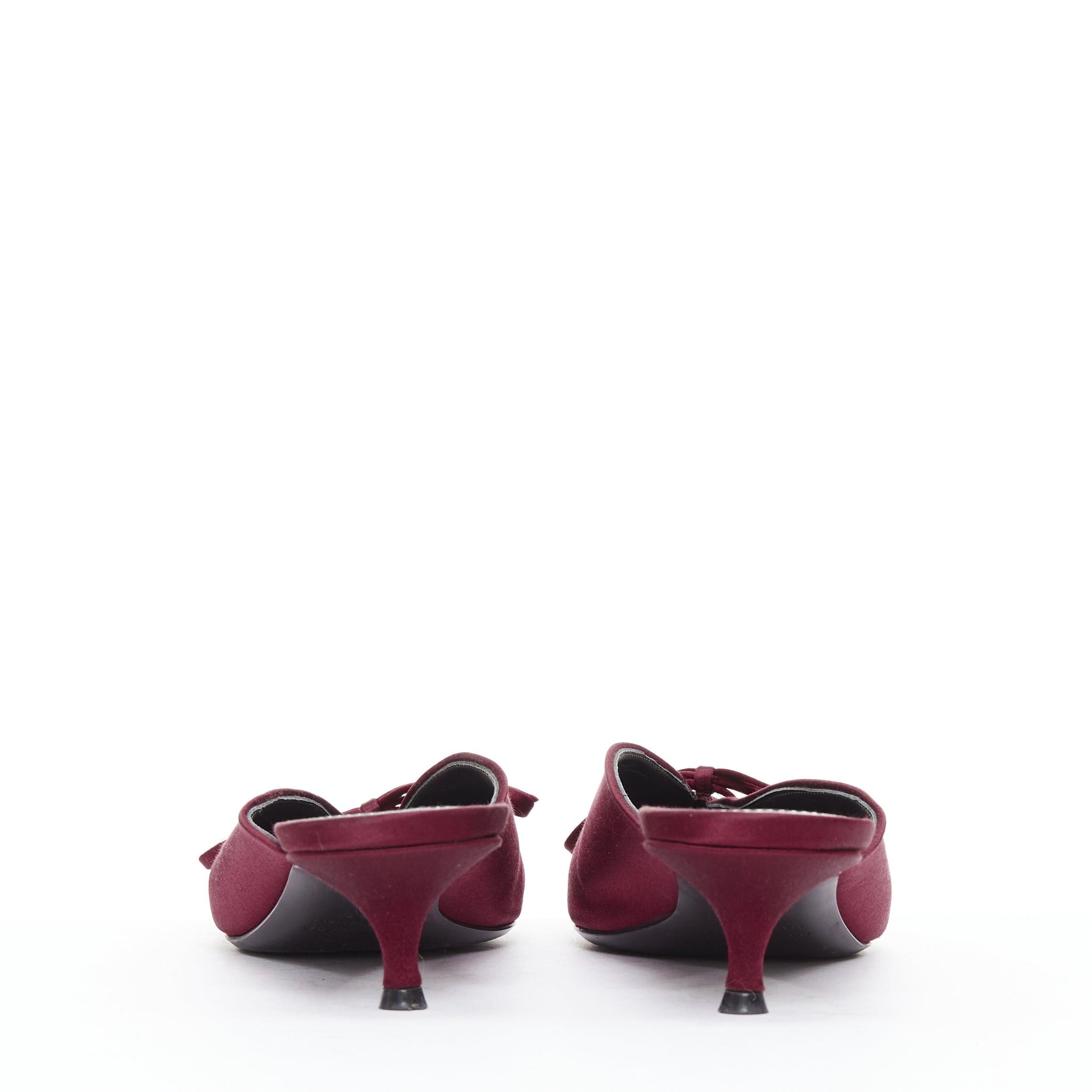 Donna BALENCIAGA Demna Knife Mules burgundy satin bow pointy kitten heels EU38.5 in vendita