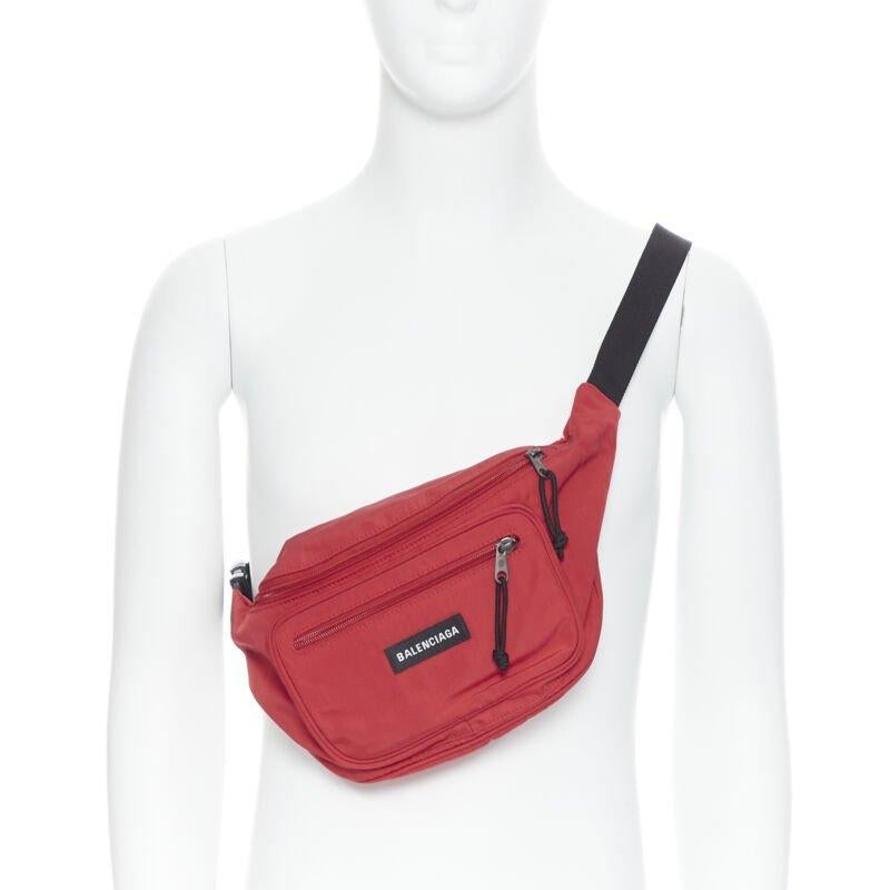 BALENCIAGA DEMNA logo rojo doble bolsillo nylon negro cinturón bandolera
Referencia: TGAS/B00183
Marca: Balenciaga
Diseñadora: Demna
Material: Nylon
Color: Rojo
Patrón: Sólido
Cierre: cremallera
Fabricado en: Italia

CONDICIÓN:
Estado: Sin usar, en