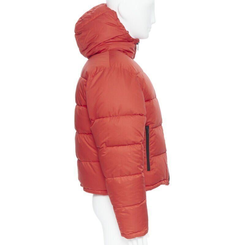 Uomo Balenciaga DEMNA, giacca in nylon rosso con logo, con zip e piumino, EU48 M. in vendita