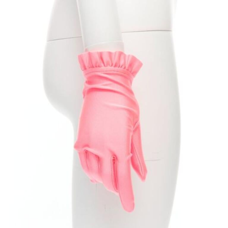 BALENCIAGA Demna shiny pink lycra ruffle edge short gloves
Reference: BSHW/A00128
Brand: Balenciaga
Designer: Demna
Material: Polyamide, Blend
Color: Pink
Pattern: Solid
Closure: Pull On
Lining: Pink Fabric
Made in: Italy

CONDITION:
Condition: