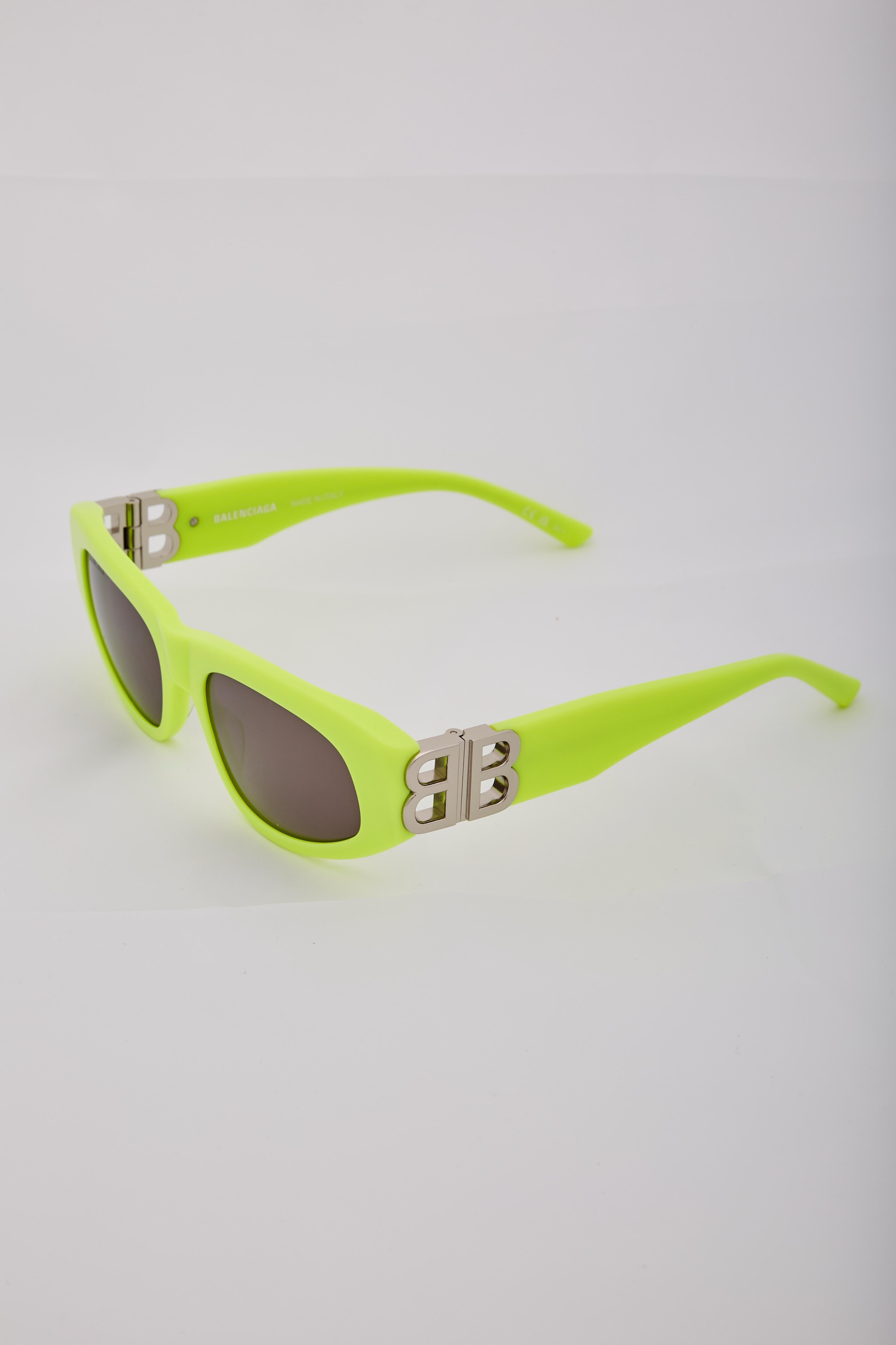 Balenciaga Dynasty Bb Rectangle Acetate Neon Yellow Sunglasses In Good Condition For Sale In Montreal, Quebec