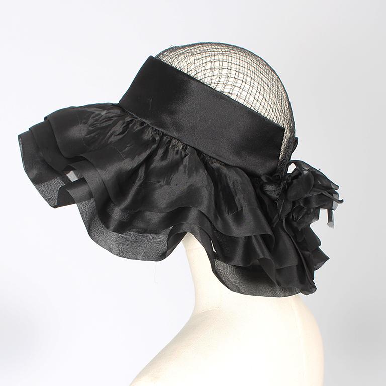 Balenciaga black silk and mesh hat with floral embellishment, c. 1960 In Excellent Condition In London, GB