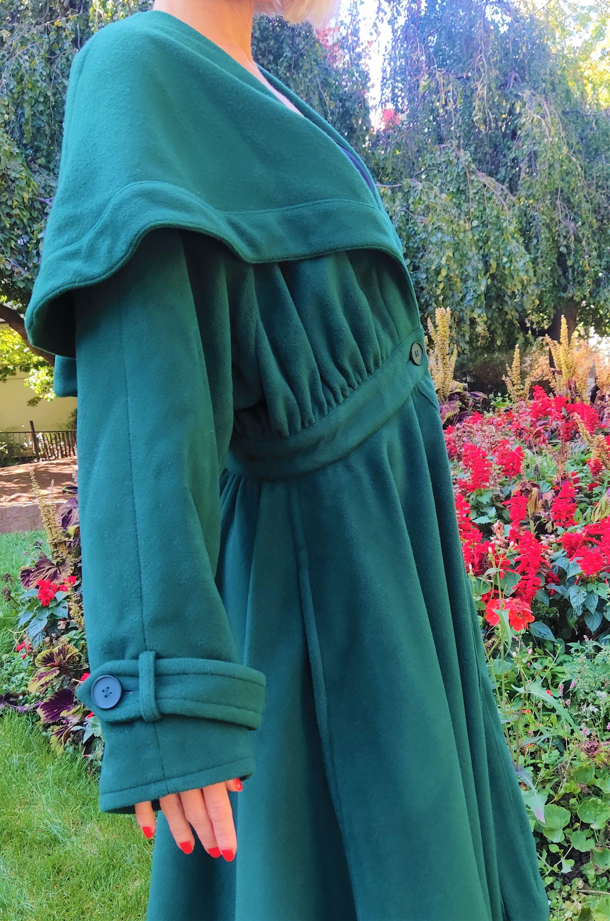 Balenciaga Evening Ball Gown Wool Cashmere Wasp Waist 80s Green Jacket Coat In Excellent Condition In PARIS, FR