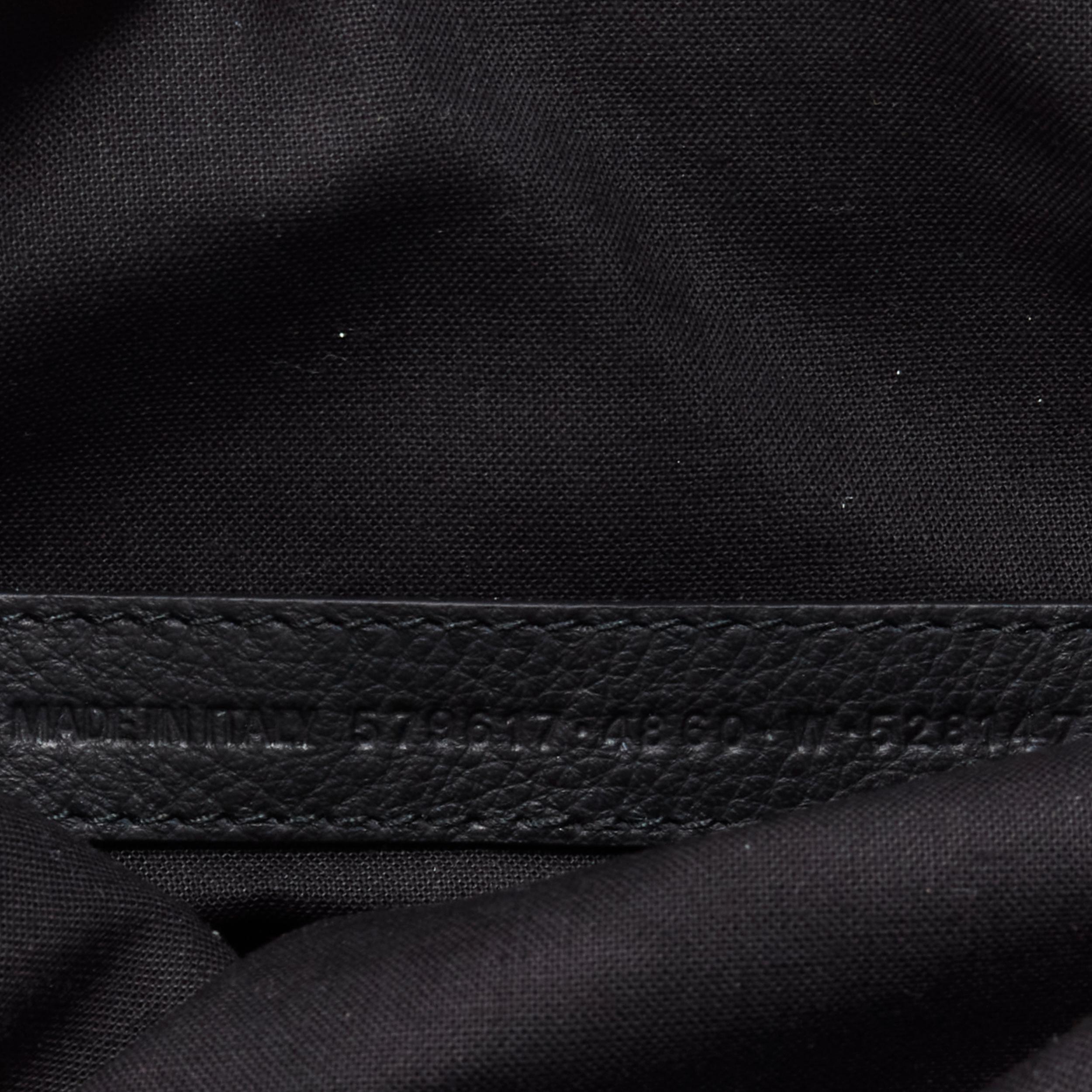 BALENCIAGA Everyday Gürtelpack XS Himmelblaue Crossbody-Tasche aus Leder mit Logodruck im Angebot 4