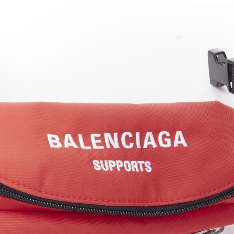 BALENCIAGA Explorer Double Pack Sharp WFP rouge blanc à bandoulière en vente 1