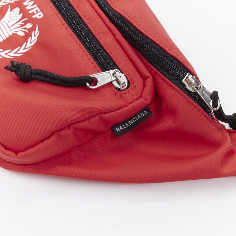 BALENCIAGA Explorer Double Pack Sharp WFP rouge blanc à bandoulière en vente 3