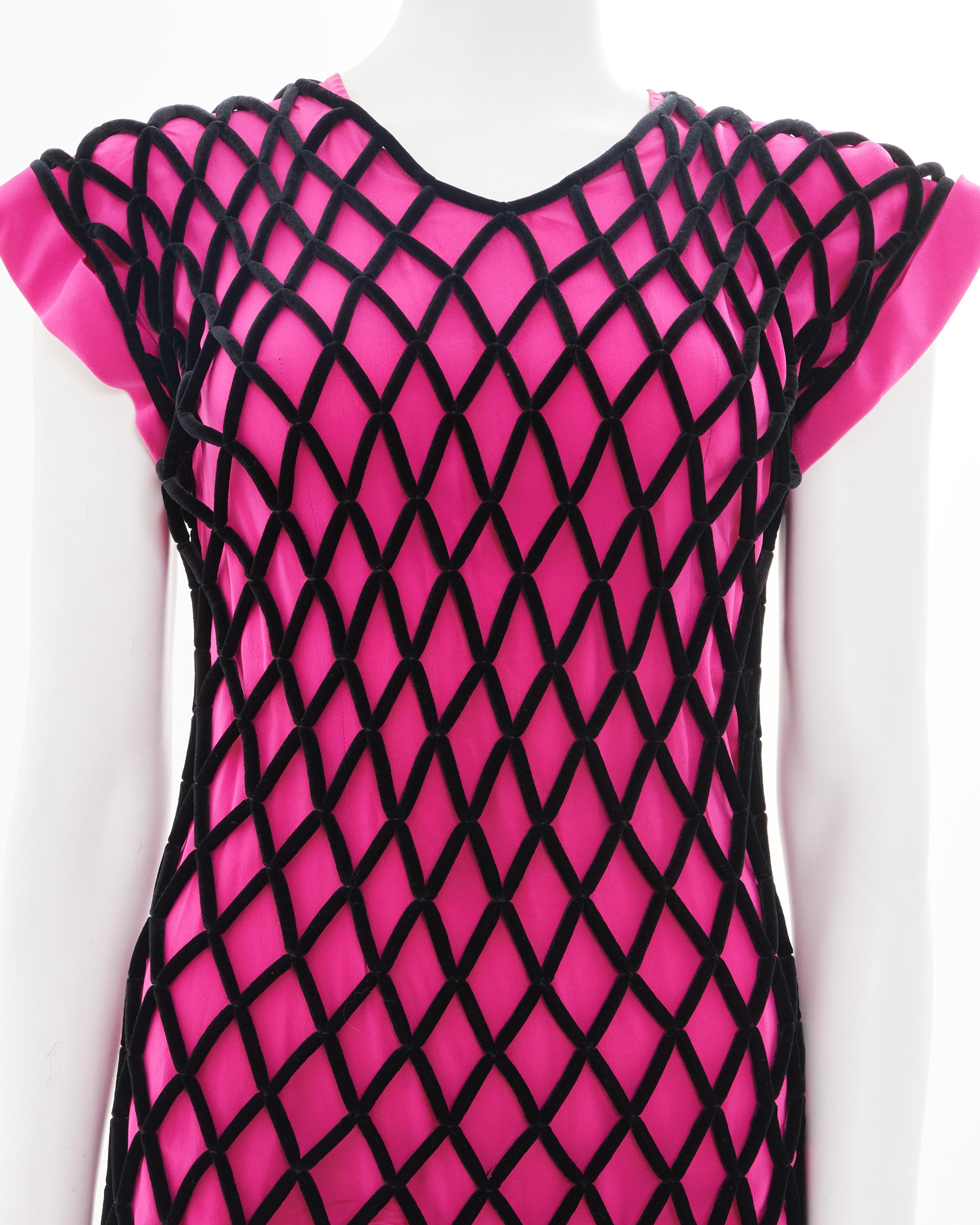 Balenciaga F/W 2011 Vestido de cóctel de terciopelo cruzado en contraste rosa en venta 2