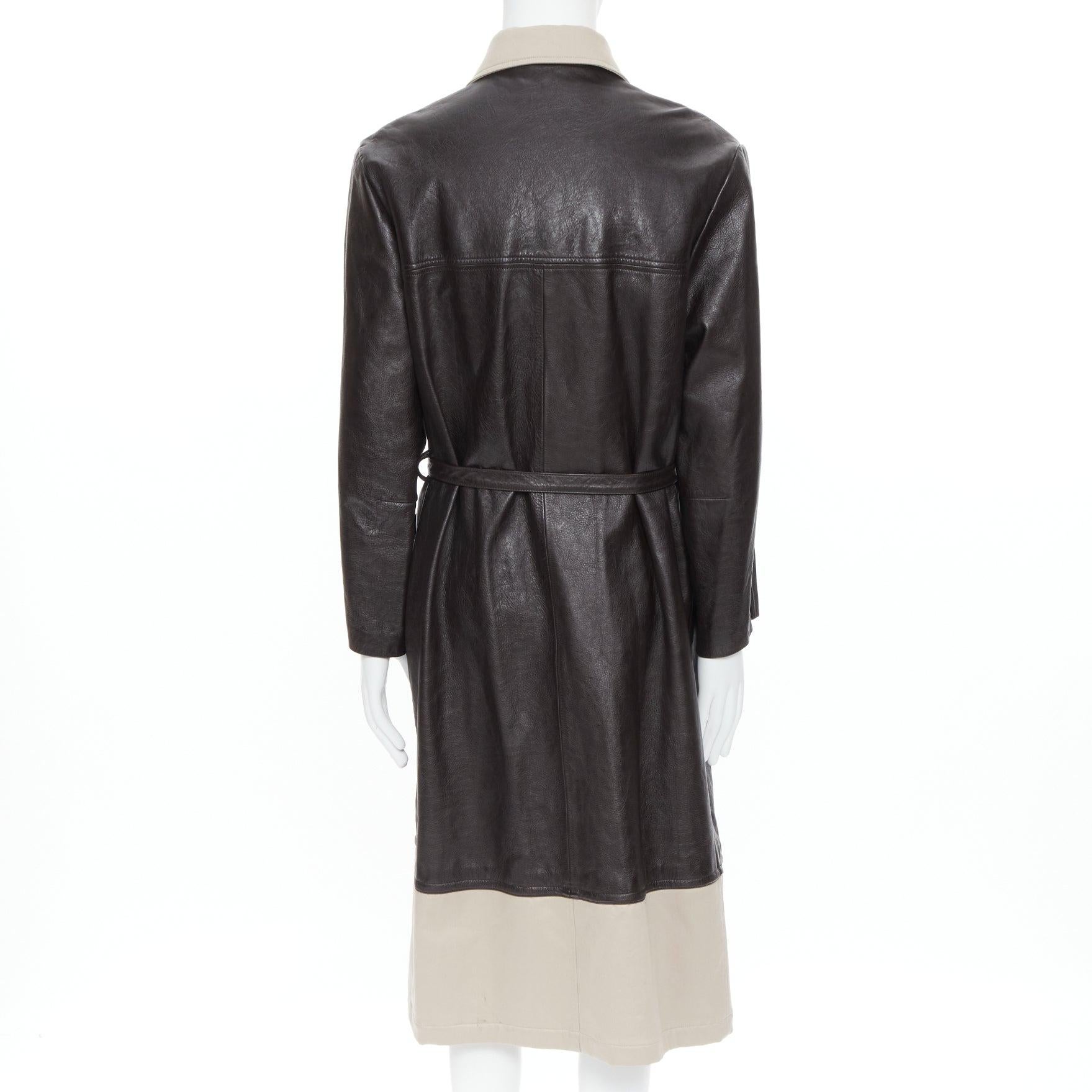 BALENCIAGA Faux manteau ceinturé trench en cuir noir beige M en vente 1