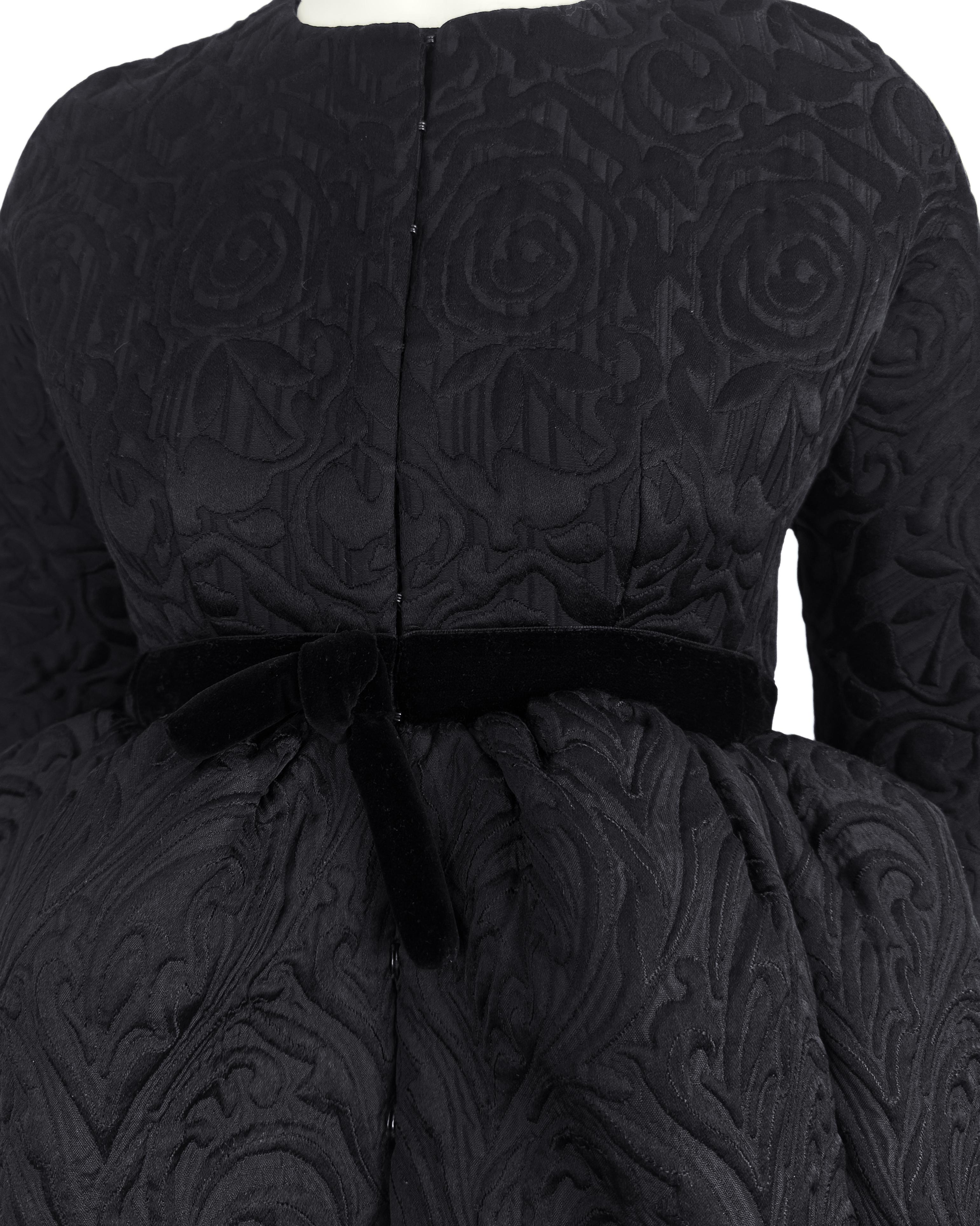 Balenciaga Automne 2006 - Veste en brocart noir avec péplum exagéré Excellent état - En vente à Toronto, Ontario