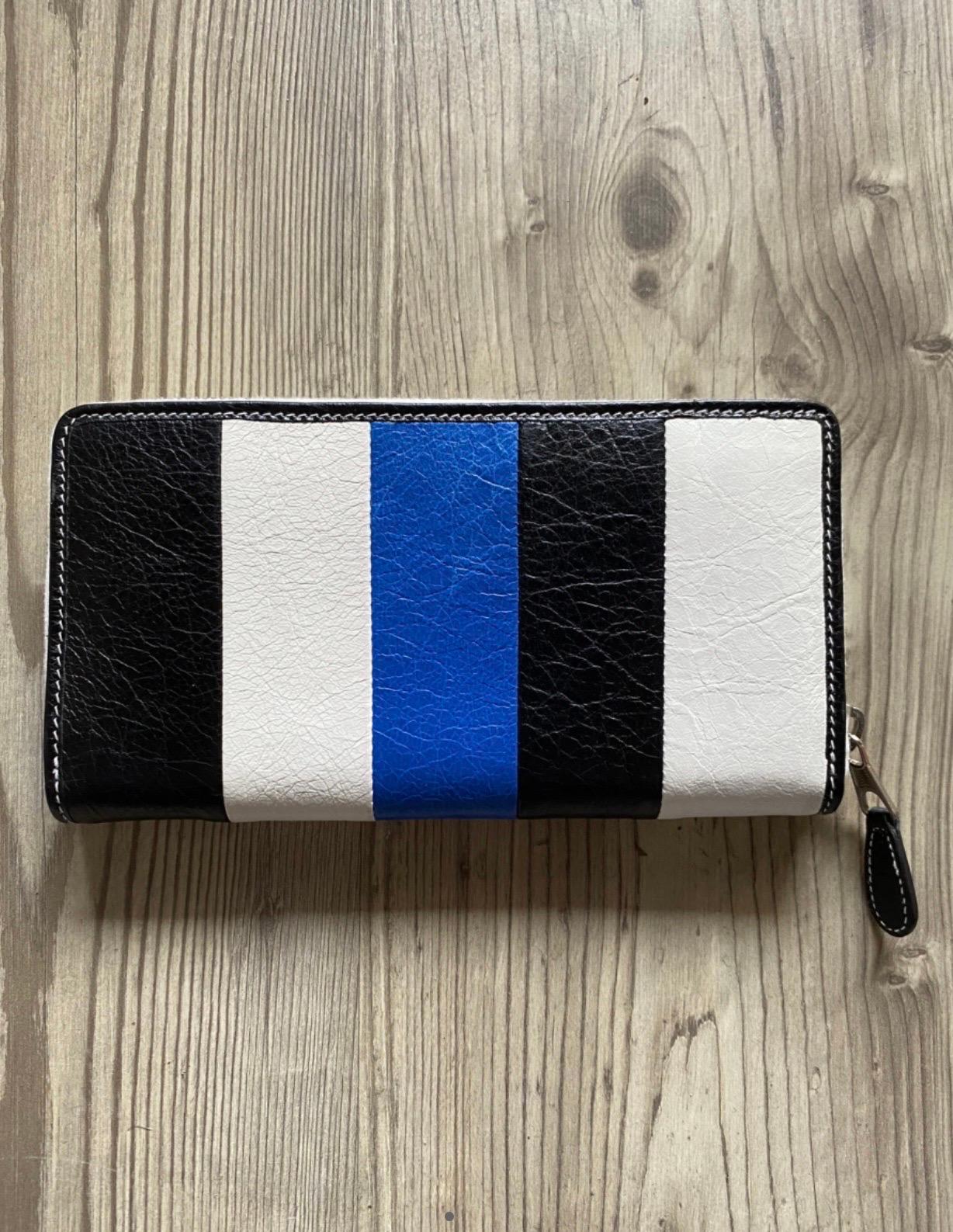 Balenciaga wallet.
Fall 2016 by Demna Gvasalia. in lambskin with white, black and blue stripes, black leather interior, length 19cm, width 11cm, height 2cm, new, never used, with dust bag and box