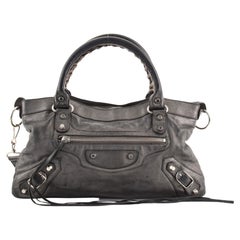 Balenciaga First Classic Nietentasche aus Leder