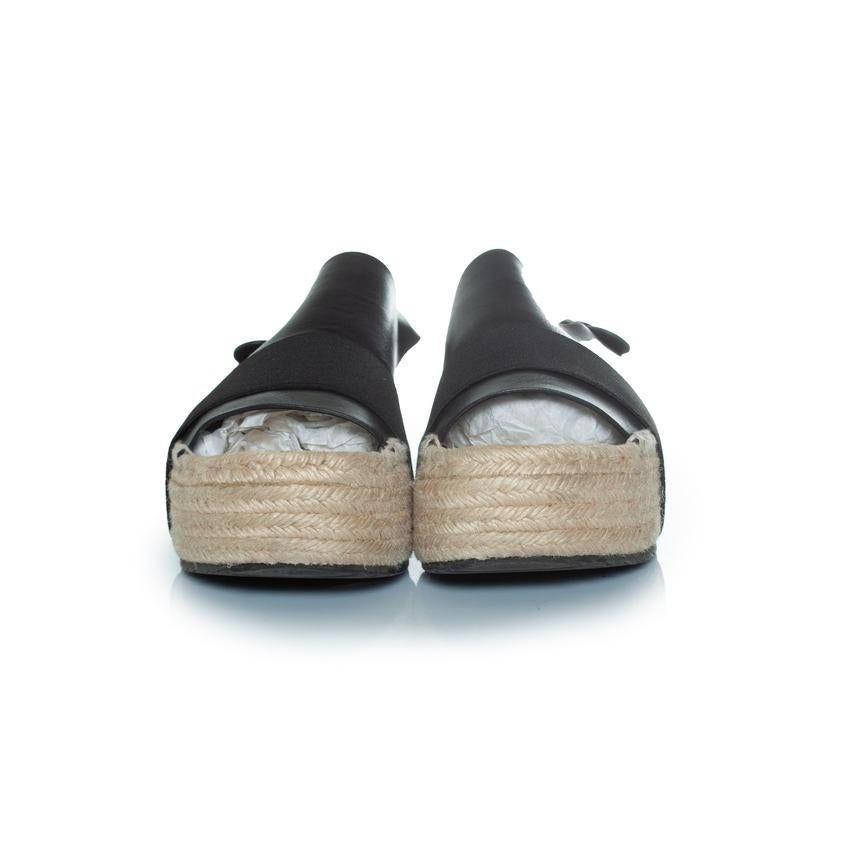 Balenciaga, Flat leather raffia sandals In Excellent Condition In AMSTERDAM, NL