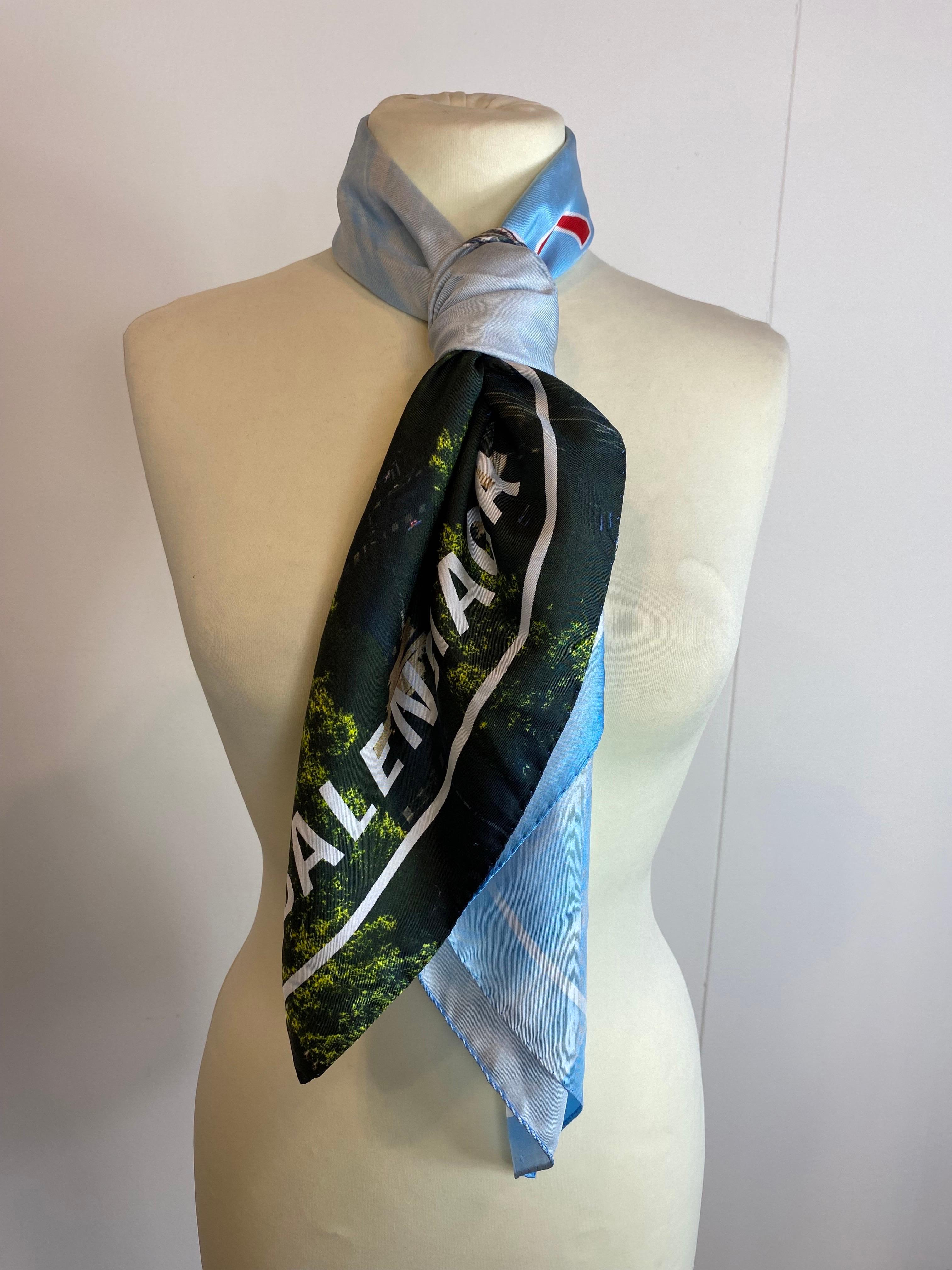 Foulard Balenciaga Gris en venta