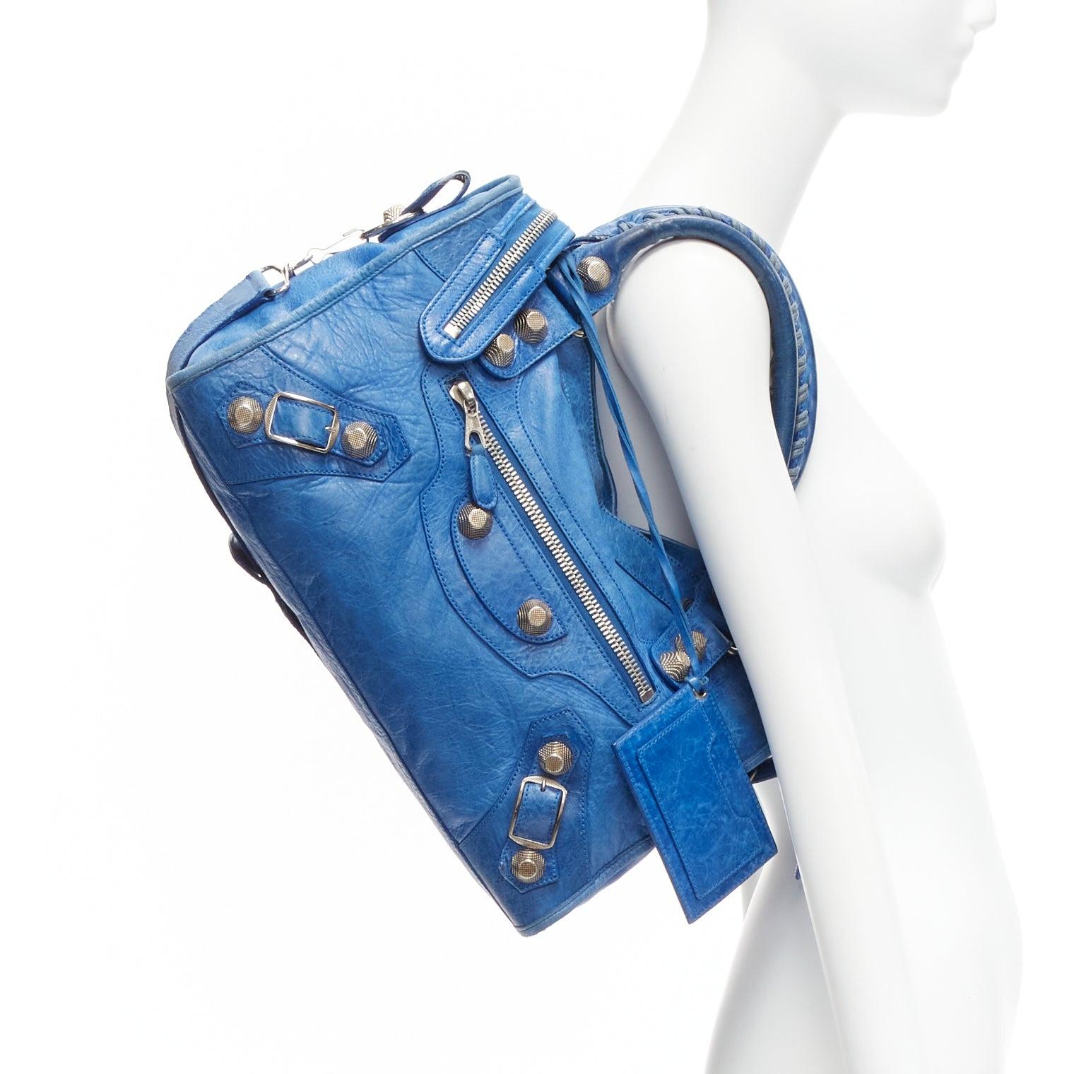 BALENCIAGA Giant 21 City blue leather SHW motorcycle tote bag
Reference: CELE/A00019
Brand: Balenciaga
Model: Giant 21 Moto City
Material: Leather, Metal
Color: Blue
Pattern: Solid
Closure: Zip
Lining: Black Fabric
Extra Details: This chic tote is