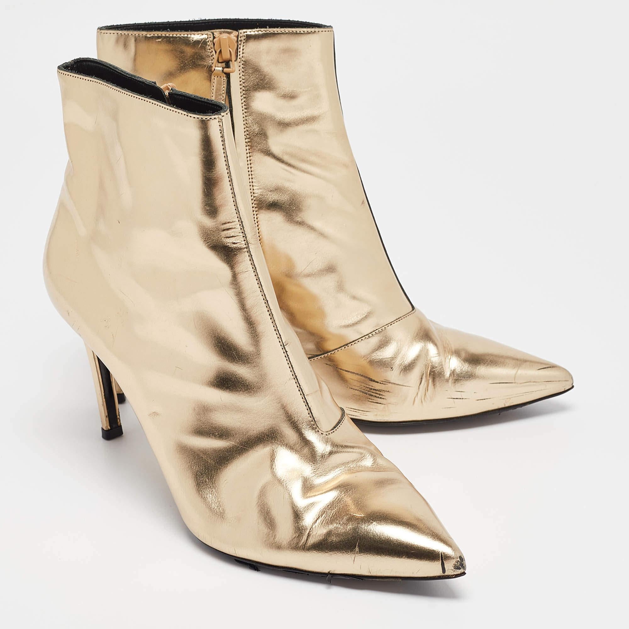 Balenciaga bottes de longueur cheville en cuir doré taille 41 État moyen - En vente à Dubai, Al Qouz 2