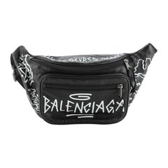 Balenciaga Graffiti Explorer Gürteltasche aus Leder Medium