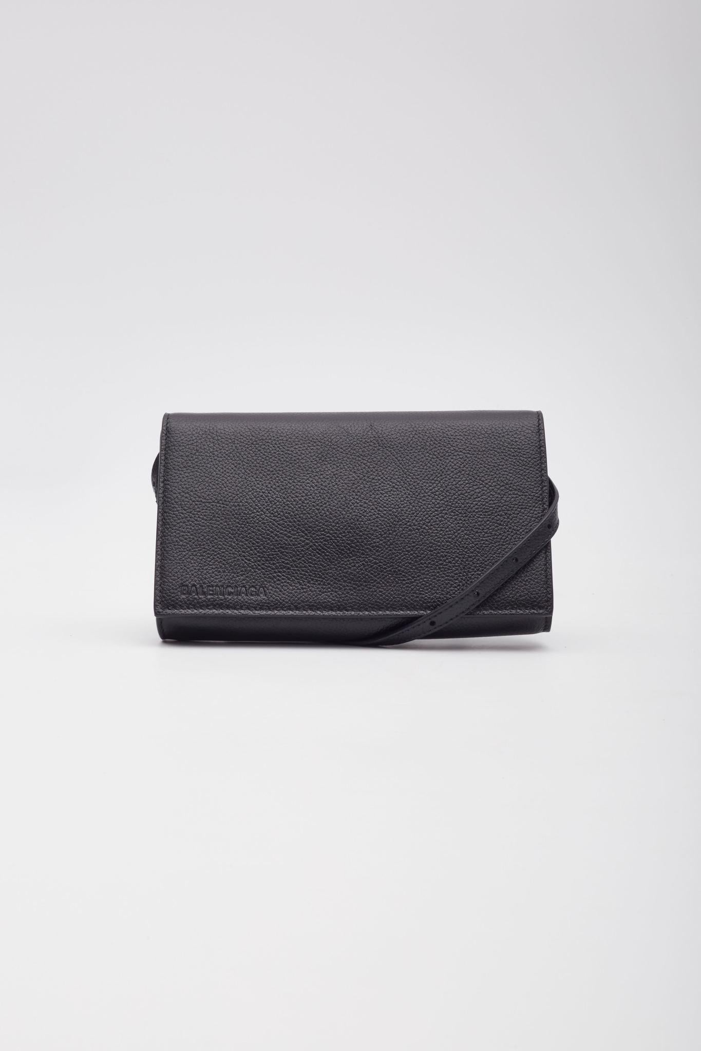 Balenciaga Grained Calfskin Black Wallet Phone Holder Bag In Good Condition For Sale In Montreal, Quebec