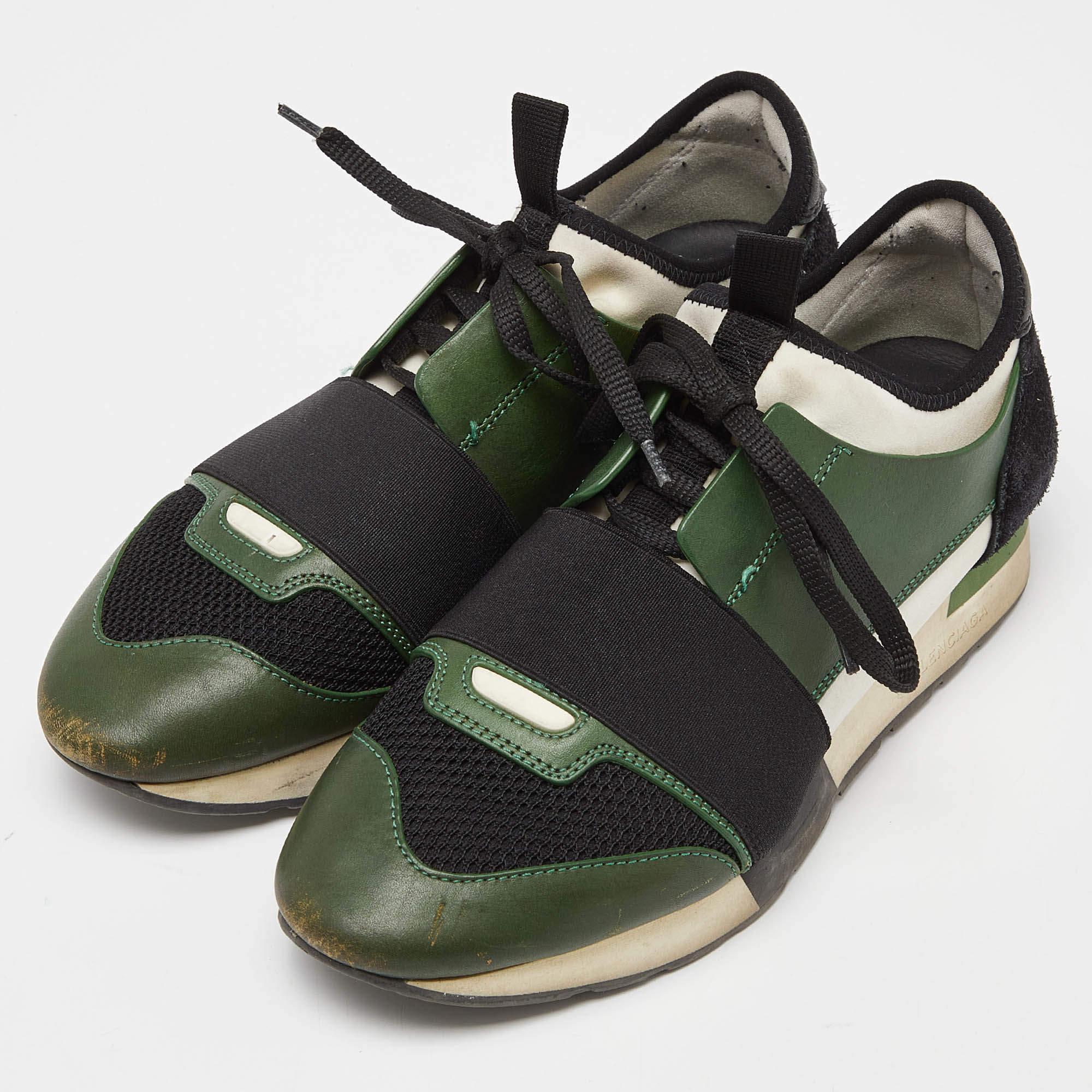 Présentées dans une silhouette classique, ces baskets de créateur sont une combinaison parfaite de luxe, de confort et de style. Ces baskets sont finies avec des détails de signature et des semelles confortables.