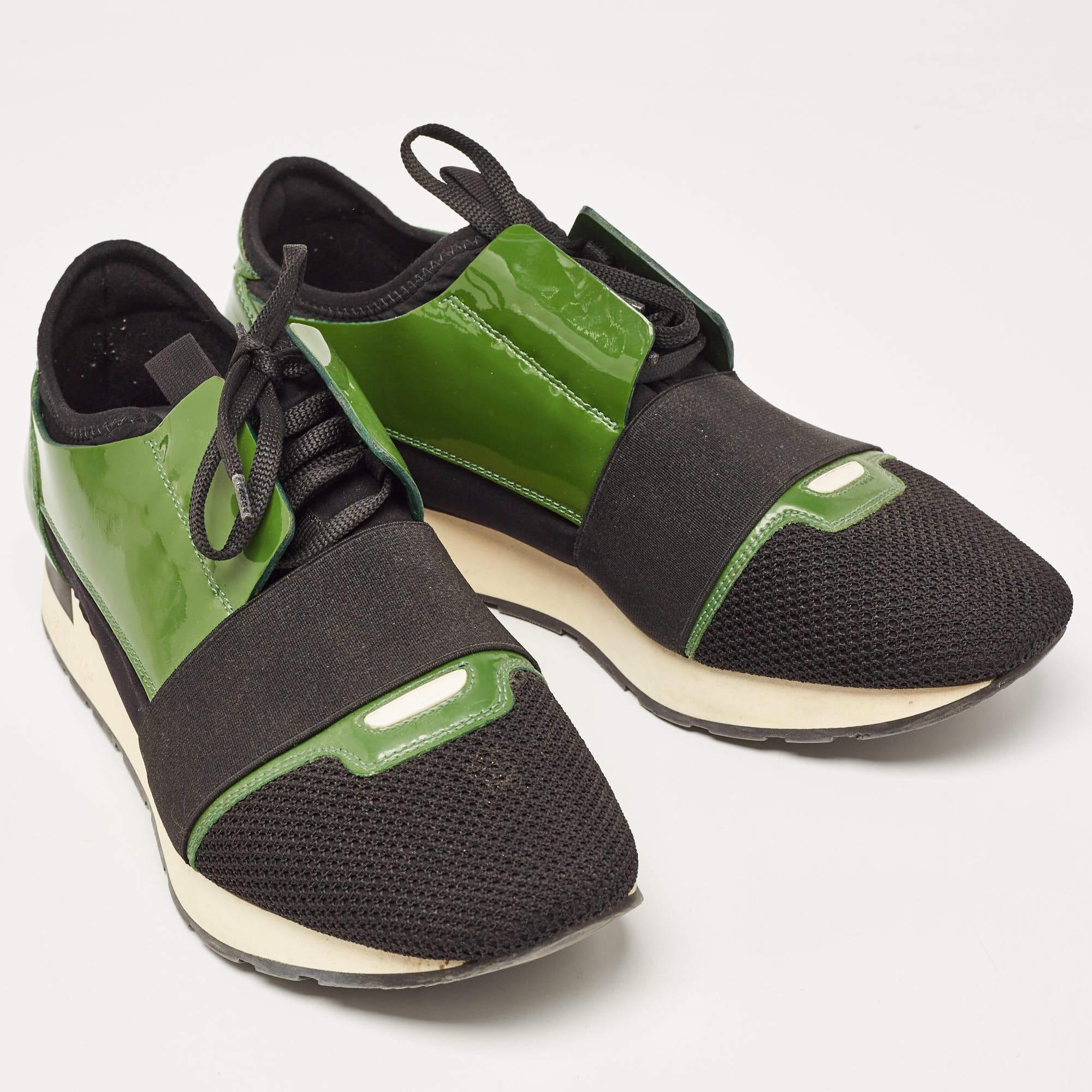 Balenciaga Green/Black Patent Leather and Mesh Race Runner Sneakers Size 41 In Good Condition For Sale In Dubai, Al Qouz 2