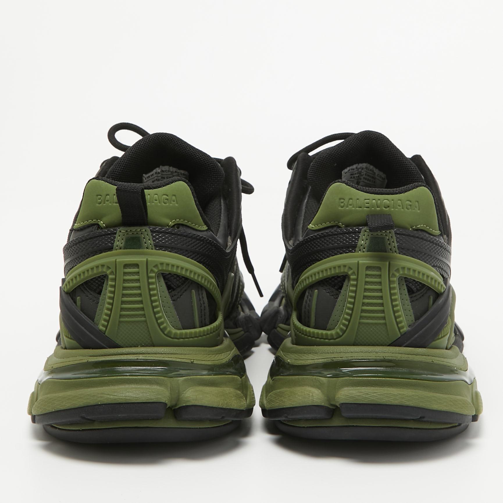 Balenciaga Green/Black Rubber and Leather Track Sneakers Size 42 In Excellent Condition For Sale In Dubai, Al Qouz 2