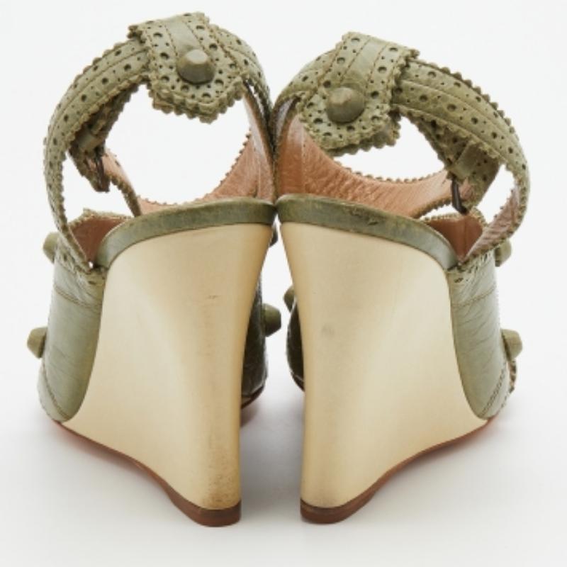 Balenciaga Grün Brogue Riemchen-Keilsandalen aus Leder Größe 36 Damen im Angebot
