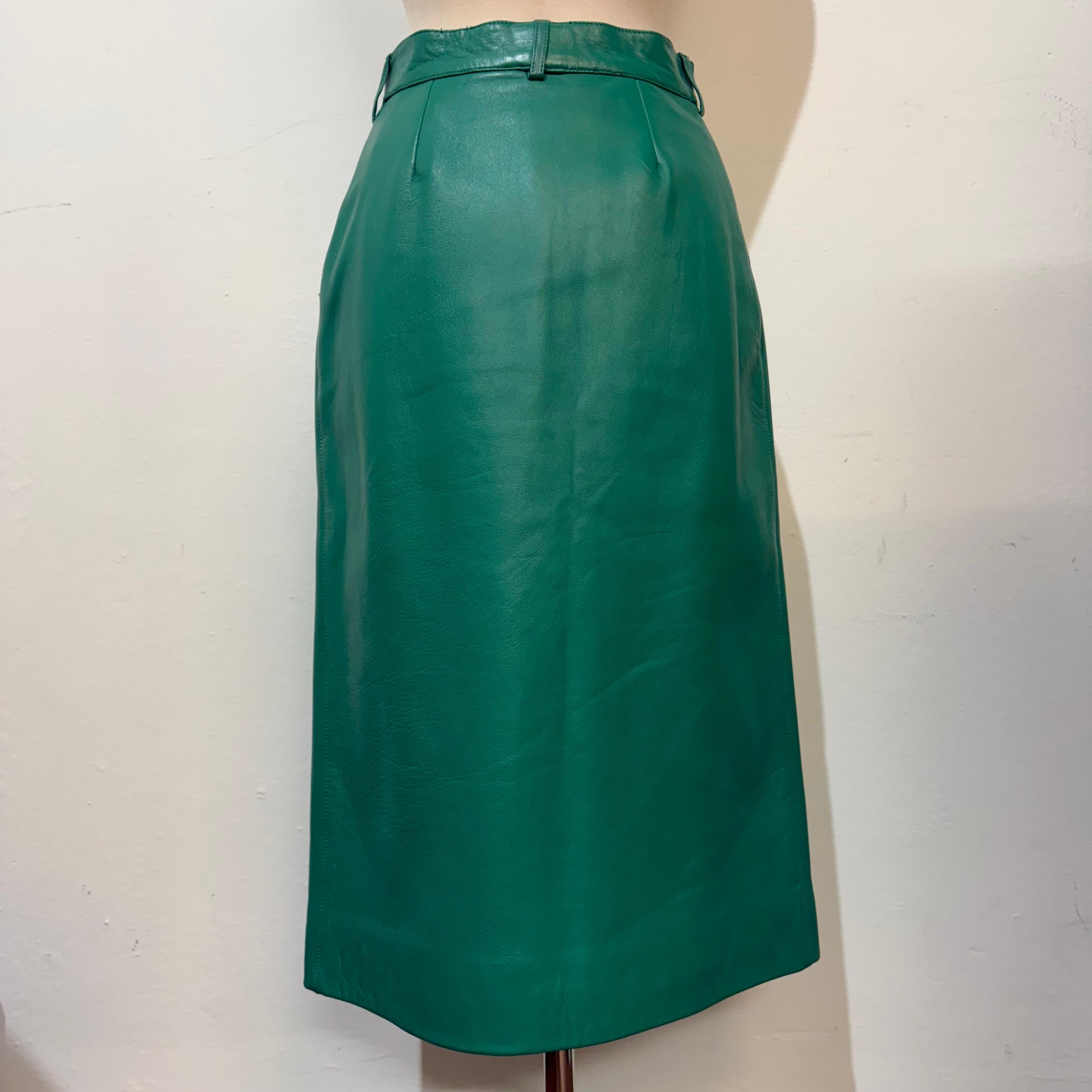 Vert Jupe en cuir vert de Balenciaga Taille FR 34 / IT 38 en vente