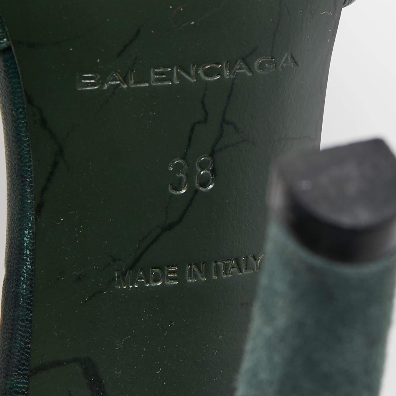 Balenciaga escarpins à lanières à la cheville en cuir et daim vert taille 38 en vente 1