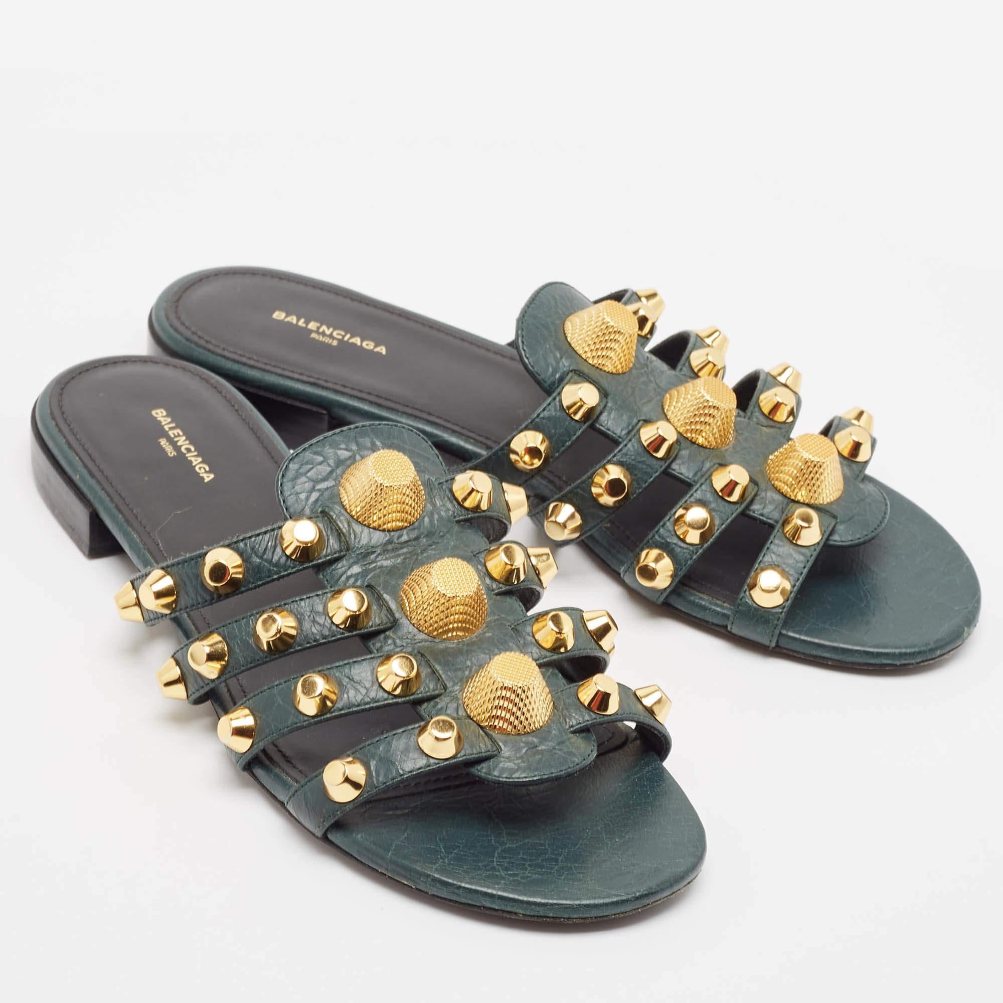 Balenciaga Green Leather Arena Flat Sandals Size 37.5 In Good Condition In Dubai, Al Qouz 2
