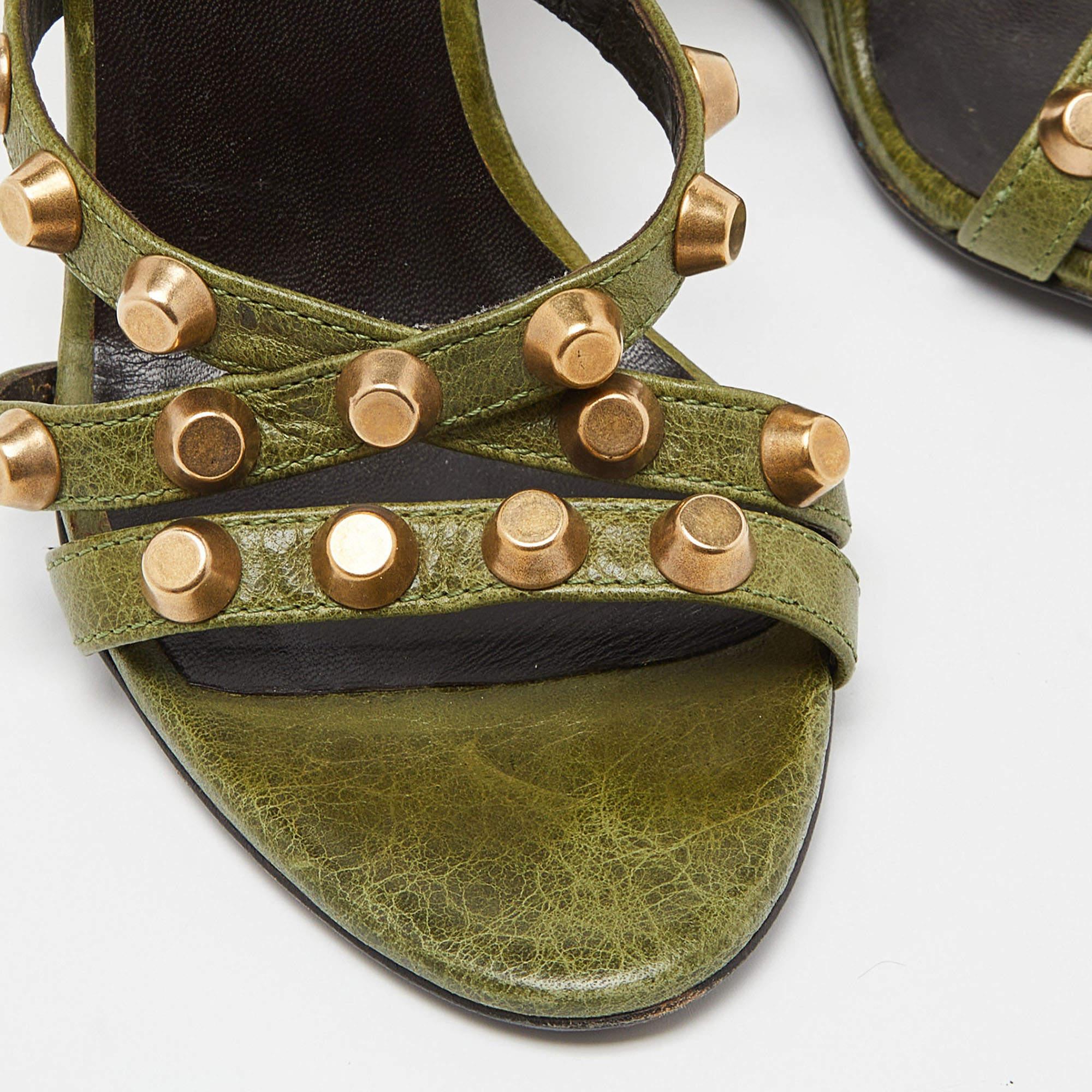 Balenciaga Green Leather Arena Studded Wedge Sandals Size 36.5 In Good Condition For Sale In Dubai, Al Qouz 2