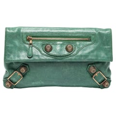 Balenciaga Grüne GGH-Clutch aus Leder mit Umschlag