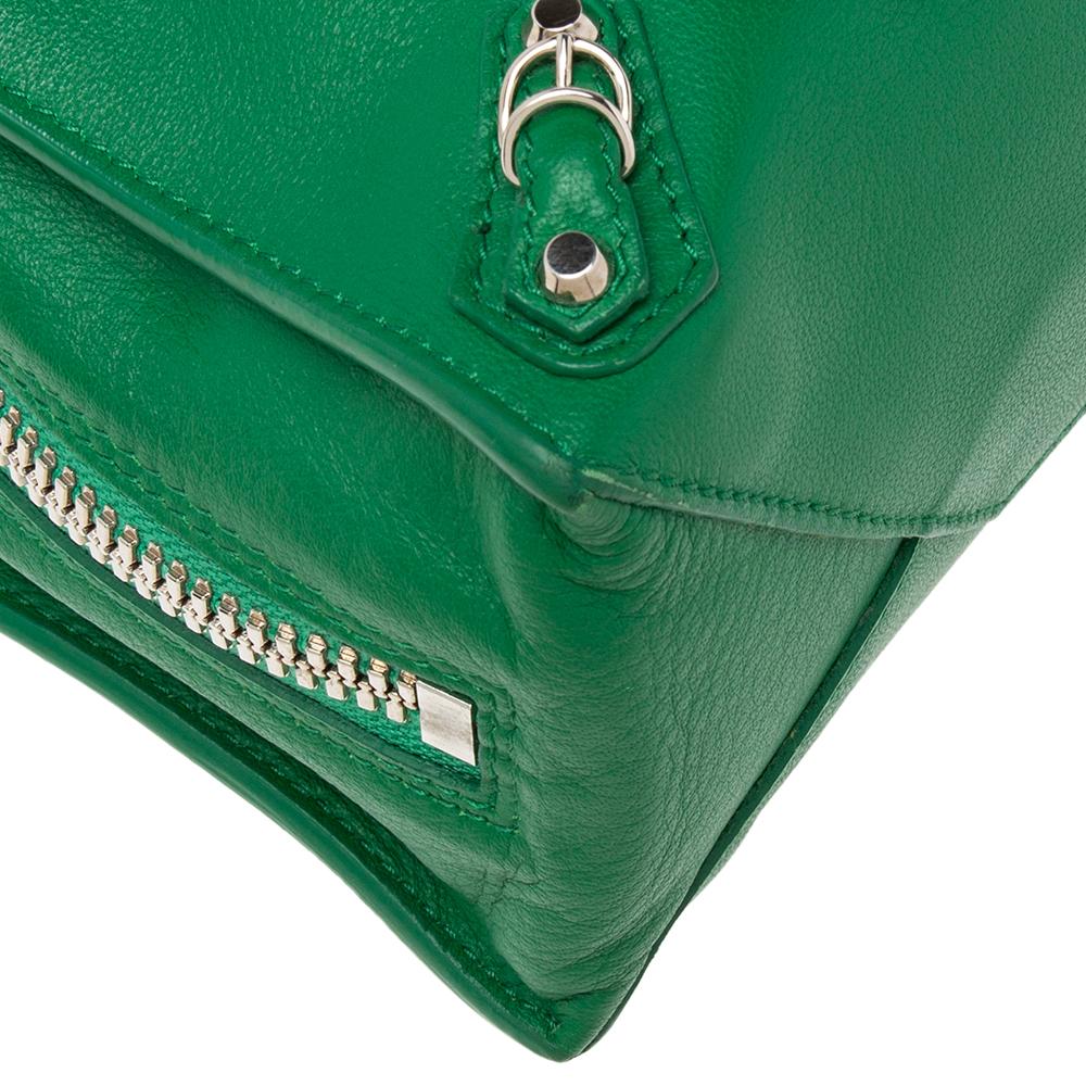 Balenciaga Green Leather Mini Papier A4 Tote In Good Condition In Dubai, Al Qouz 2