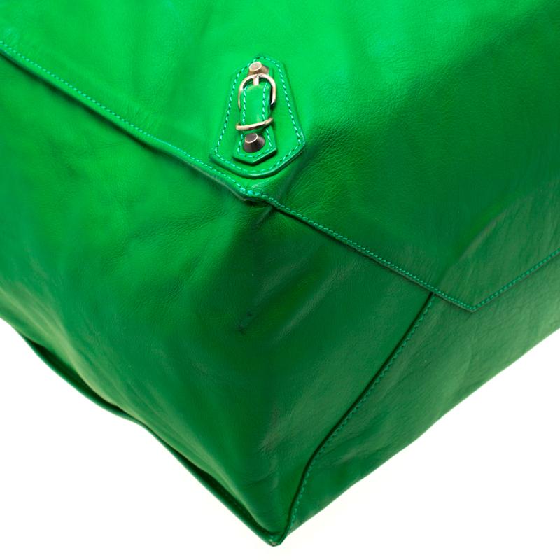 Balenciaga Green Leather Papier A3 Tote In Good Condition In Dubai, Al Qouz 2