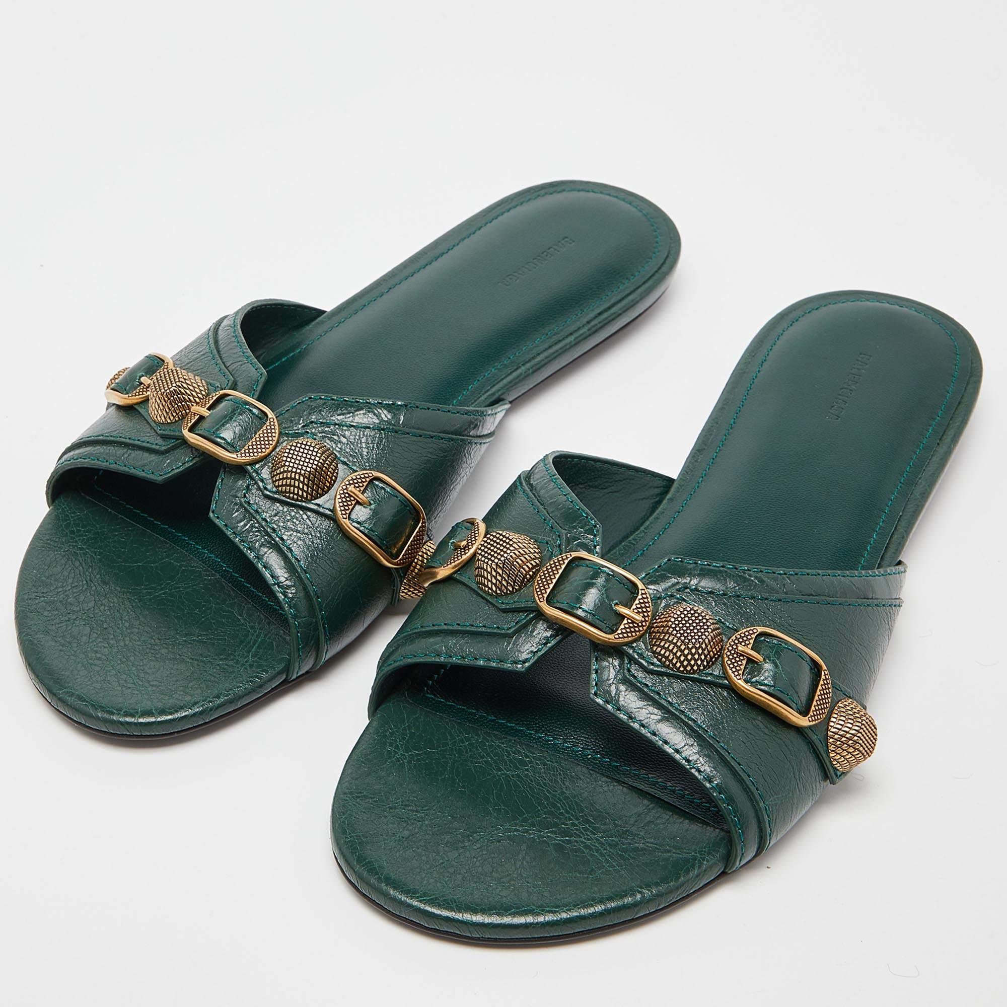 Balenciaga Green Leather Studded Cagole Flat Slides Size 38 In New Condition In Dubai, Al Qouz 2