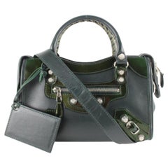 Balenciaga Mini City 20ba83 géant en cuir de veau verni vert mat avec 12 accessoires en argent