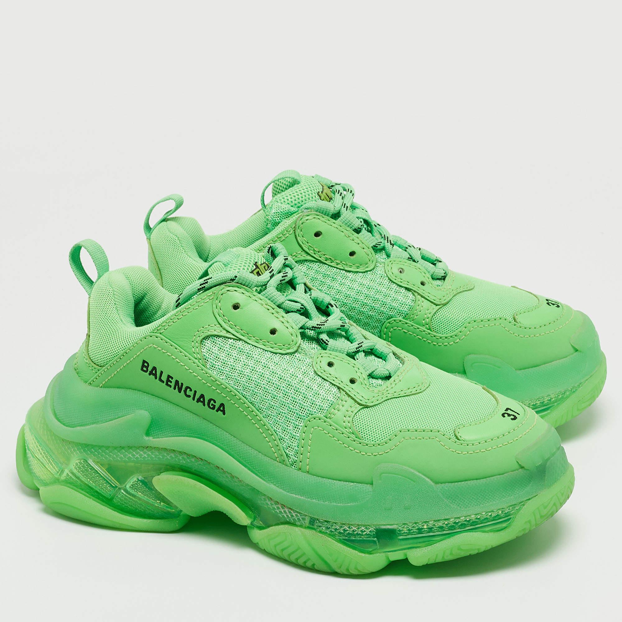 Balenciaga Green Mesh and Leather Triple S Low Top Sneakers Size 37 In Excellent Condition For Sale In Dubai, Al Qouz 2