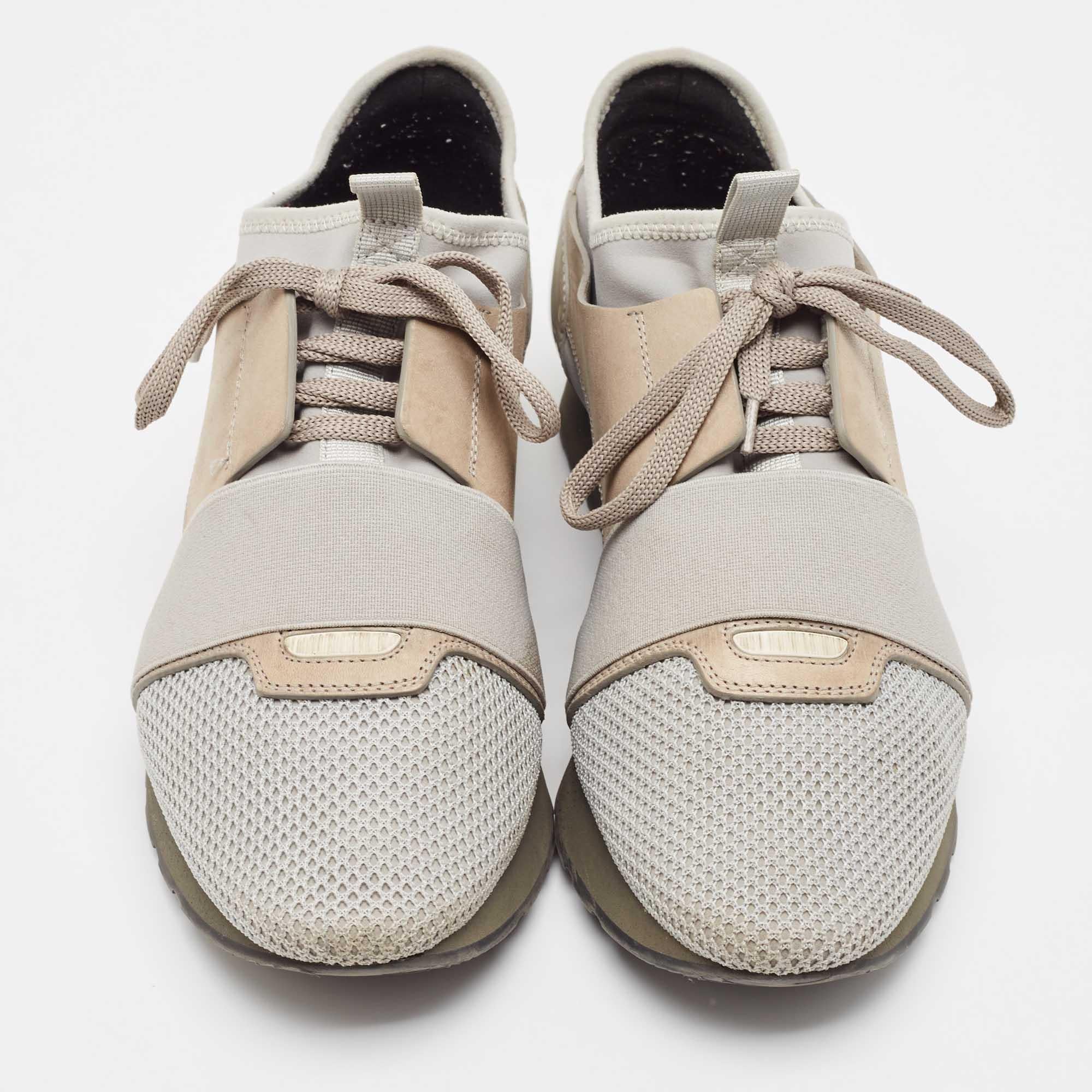 Balenciaga Grigio/Beige, tessuto a maglia e pelle, Race Runner Lace Up Sneakers Taglia 41 In condizioni buone in vendita a Dubai, Al Qouz 2