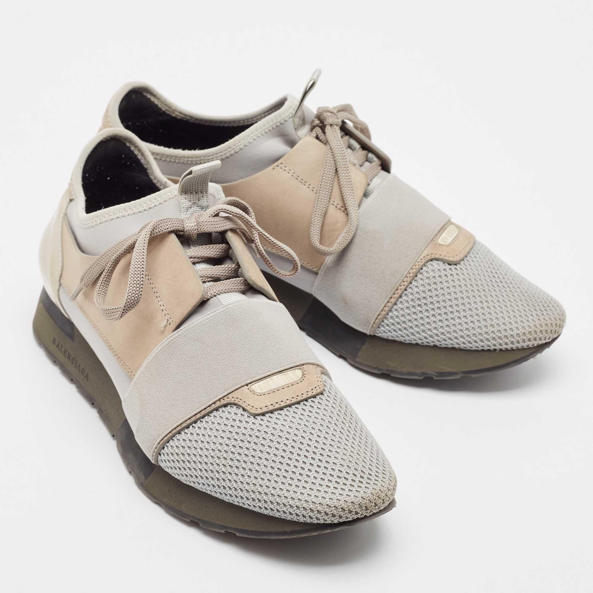 Donna Balenciaga Grigio/Beige, tessuto a maglia e pelle, Race Runner Lace Up Sneakers Taglia 41 in vendita