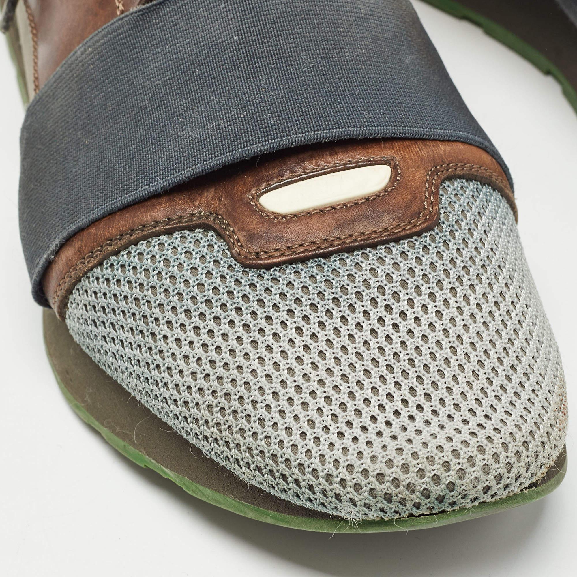 Balenciaga Gris/Malla Marrón y Piel Zapatillas Race Runner Talla 42 en venta 4