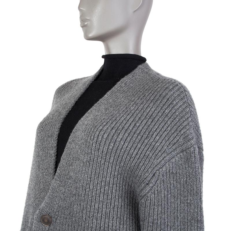 Gris BALENCIAGA - Cardigan en maille de cachemire gris avec empiècement façon trapèze, taille 36 XS en vente