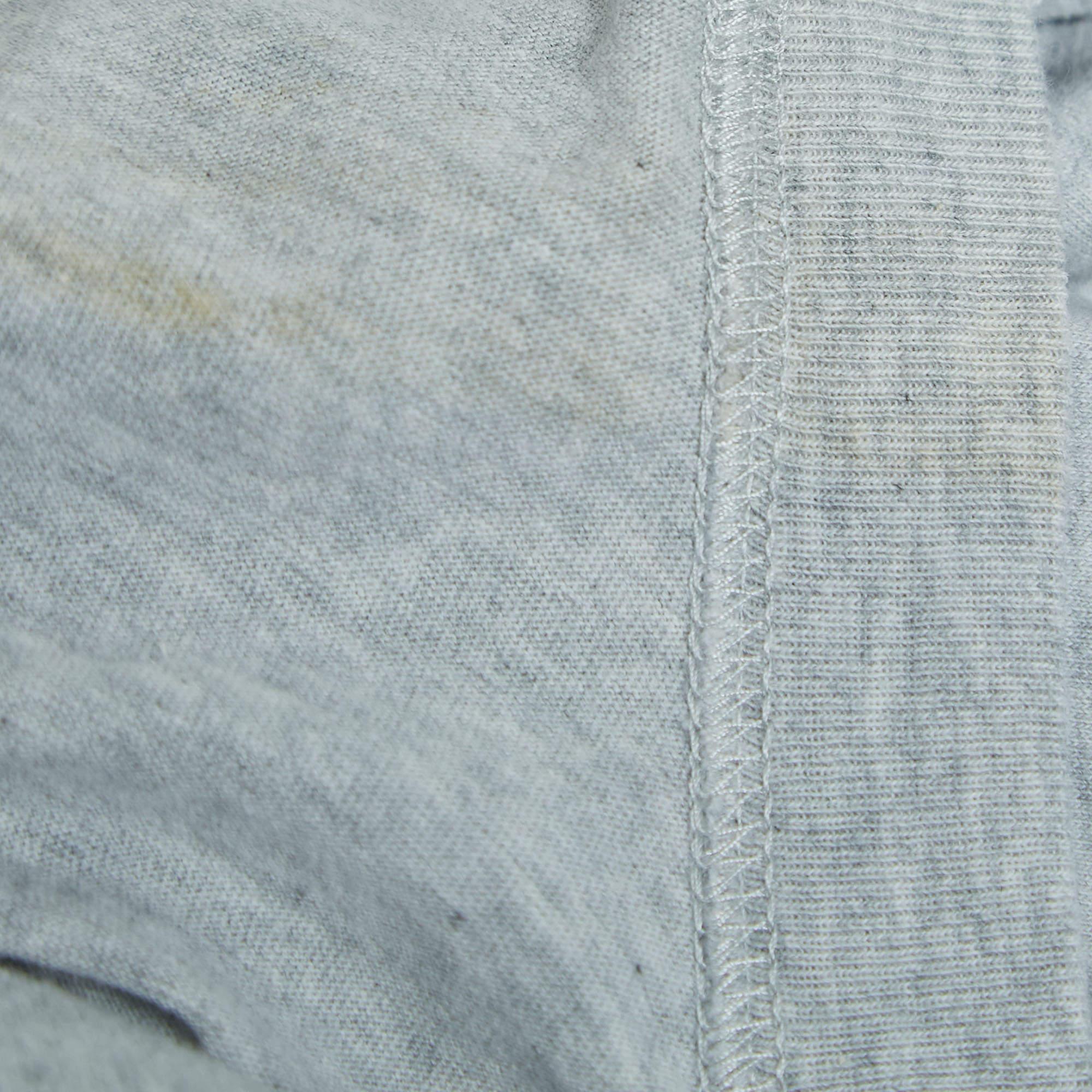 Balenciaga - T-shirt en coton gris avec logo rapiécé S Pour femmes en vente