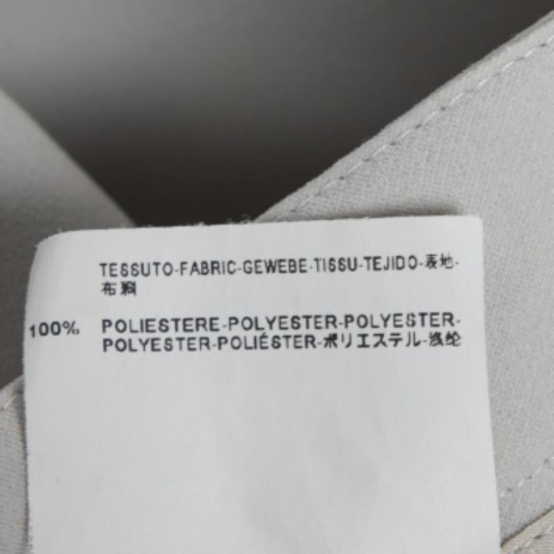 Balenciaga Mini jupe plissée en crêpe gris M. Bon état - En vente à Dubai, Al Qouz 2