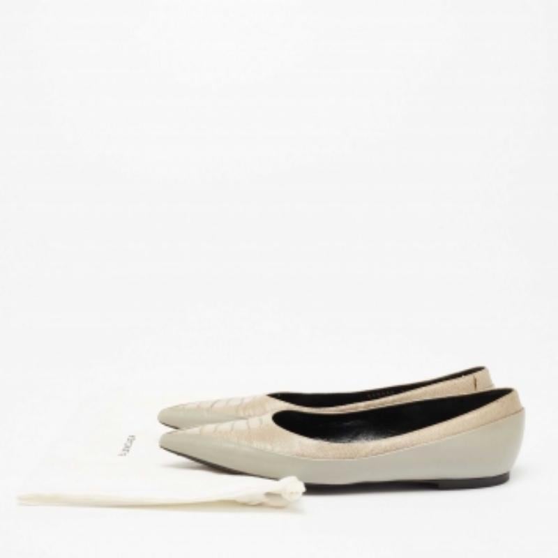 Ballet flats will never go out of style, and they are the best pair of shoes when you need style without compromising on comfort. This pair from Balenciaga is exquisitely designed in a smart silhouette and will go well with most of your outfits.
