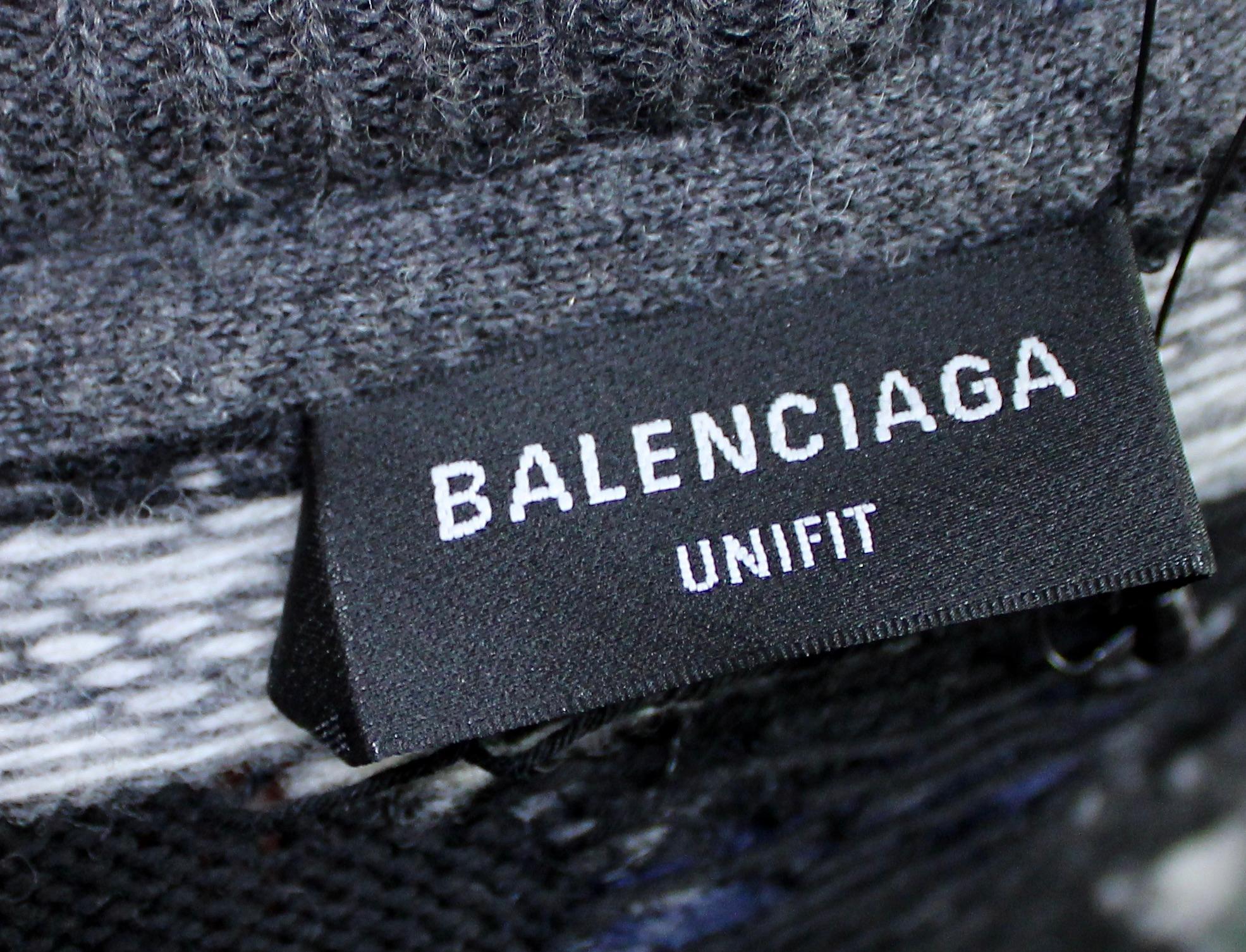 Balenciaga Grey Destroyed Fair Isle Virgin Wool Blend Sweater (Pull en laine vierge) en vente 5